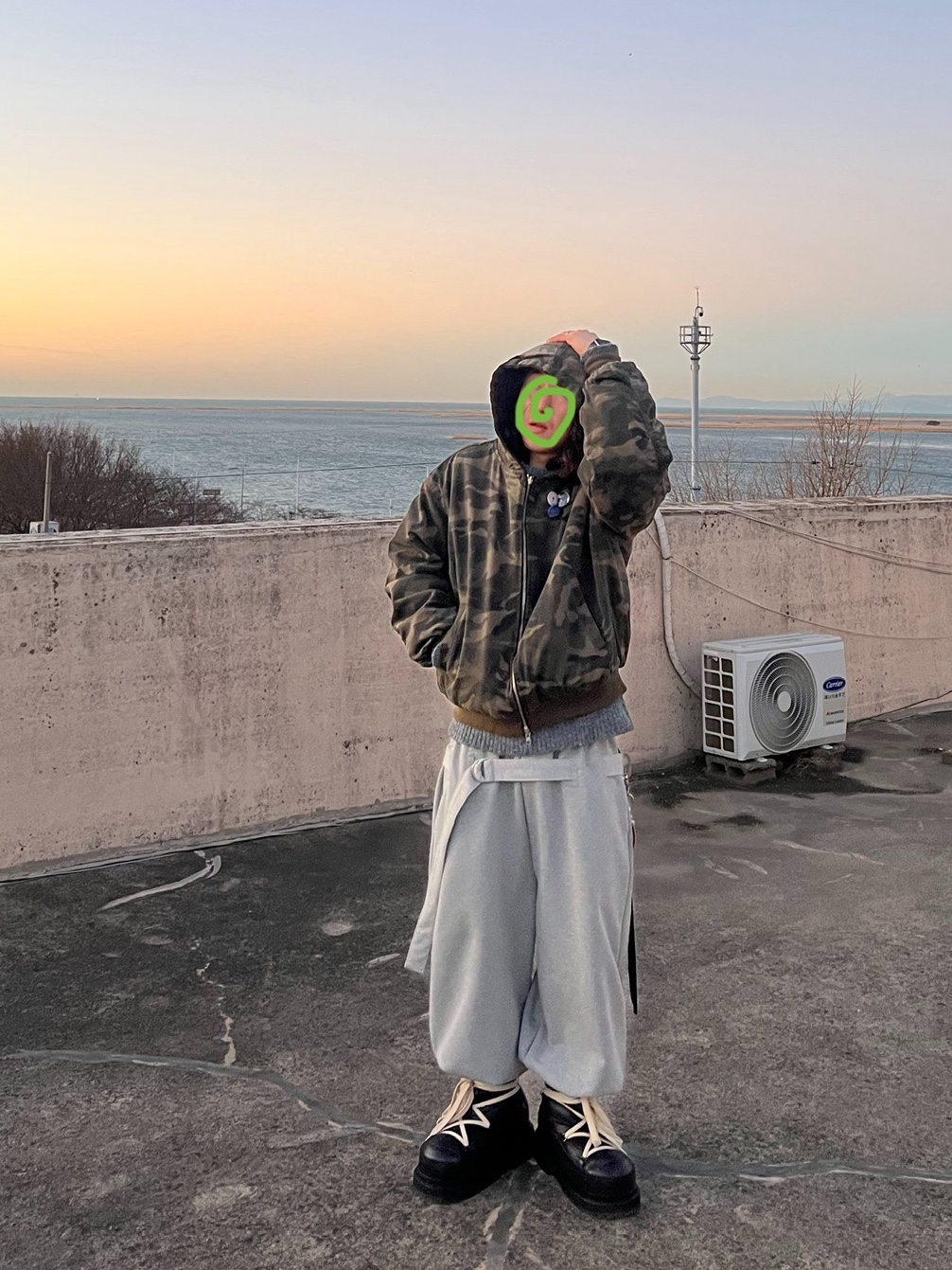 MJD x Koin Seoul Belted Heavy Sweat Baggy Pants Melange Grey, Farfromwhat Far Pin Button & Safety Pin 착용 스타일 - 2