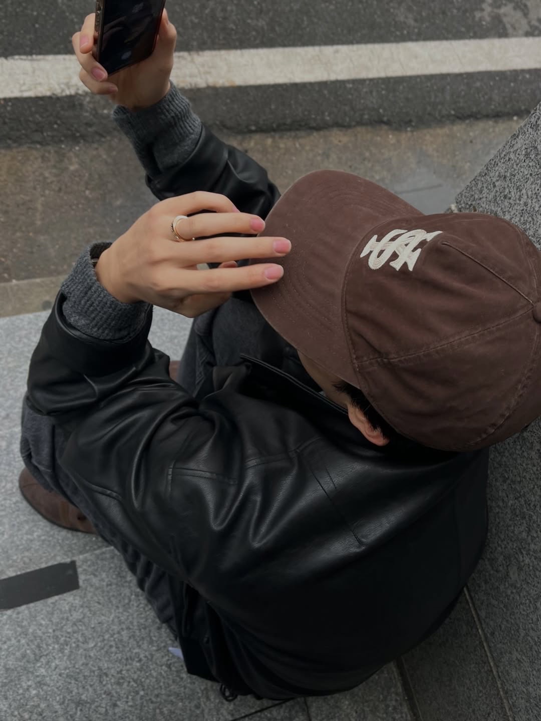 Sunday Ceremony Sy Logo 5 Panel Cotton Cap - Brown 착용 스타일 - 3