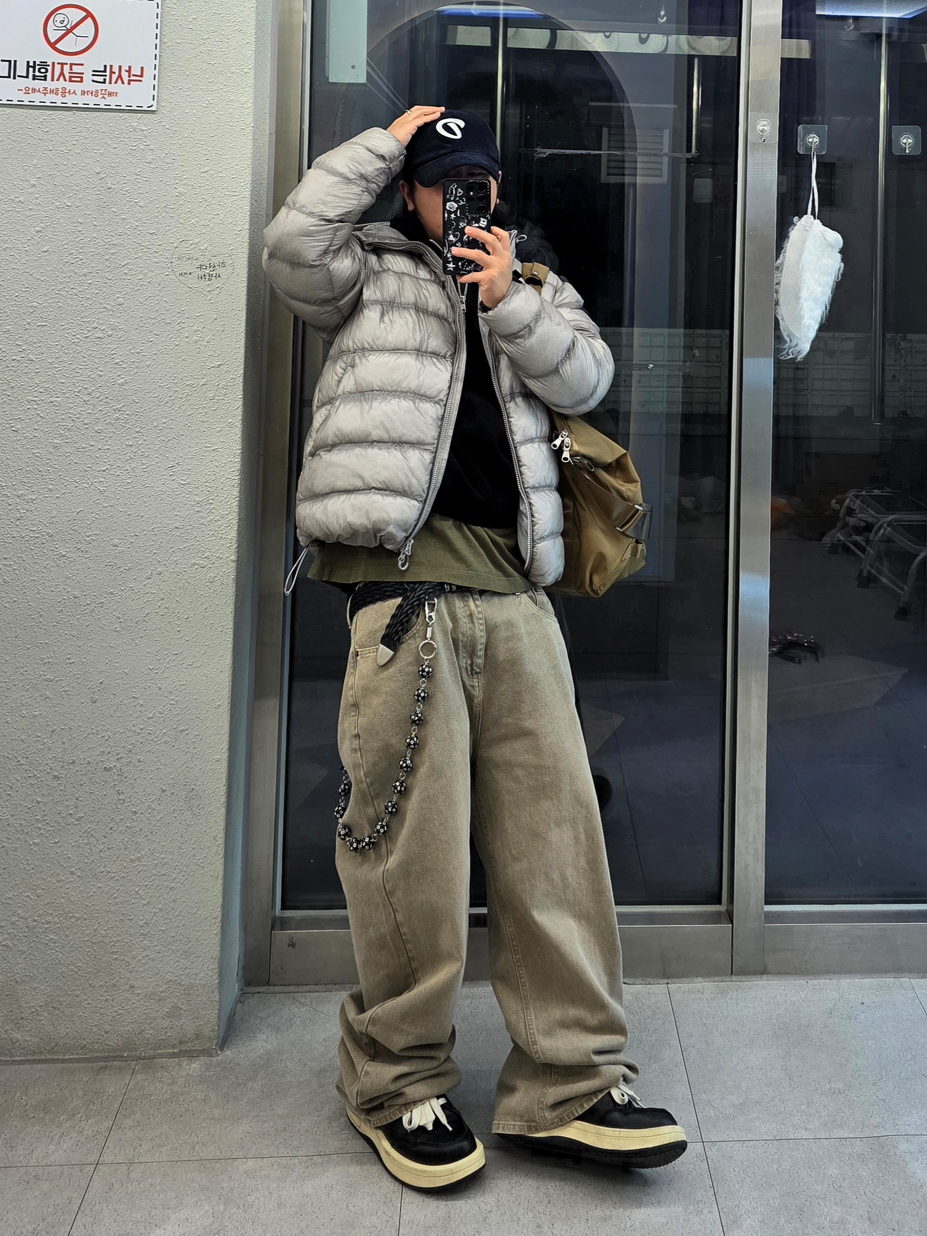 Salomon UNI Cross Insulation Jacket Light Grey, Converse x Drkshdw Turbowpn Black Cream 착용 스타일 - 1