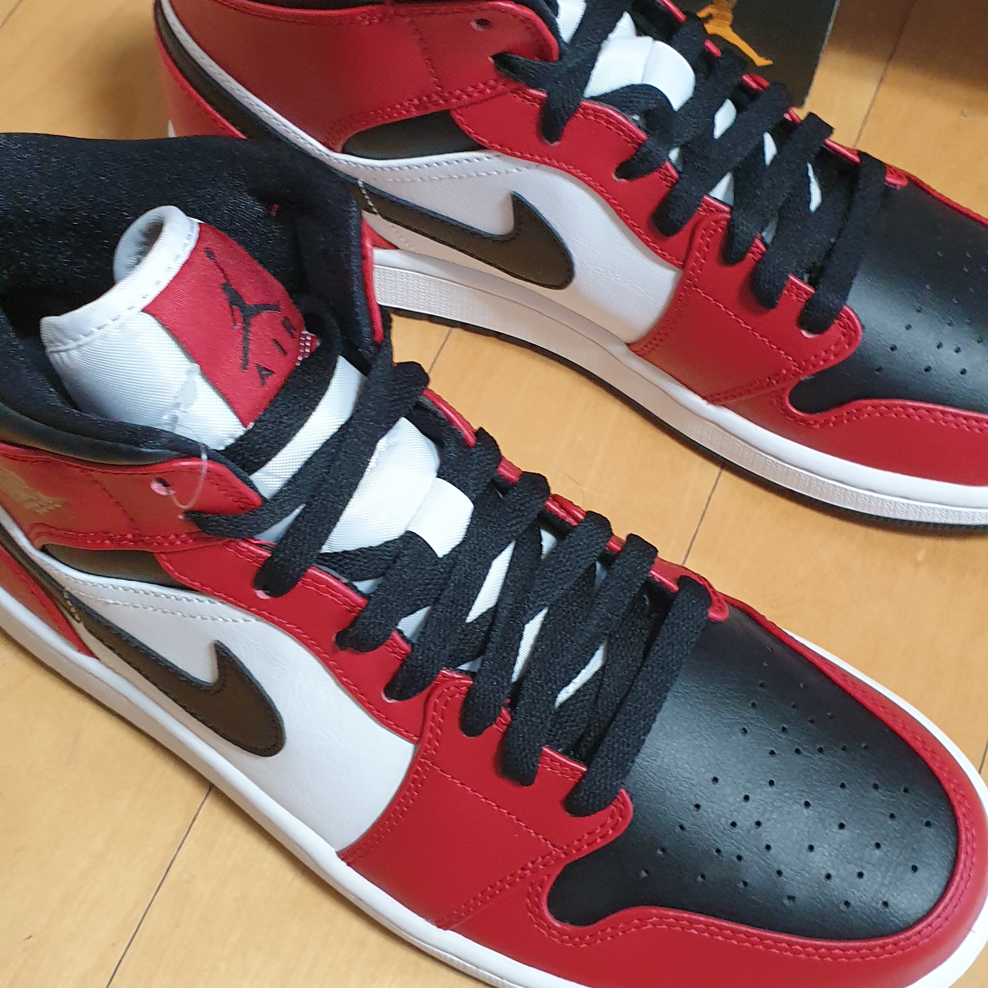 Jordan 1 Mid Chicago Black Toe 착용 스타일