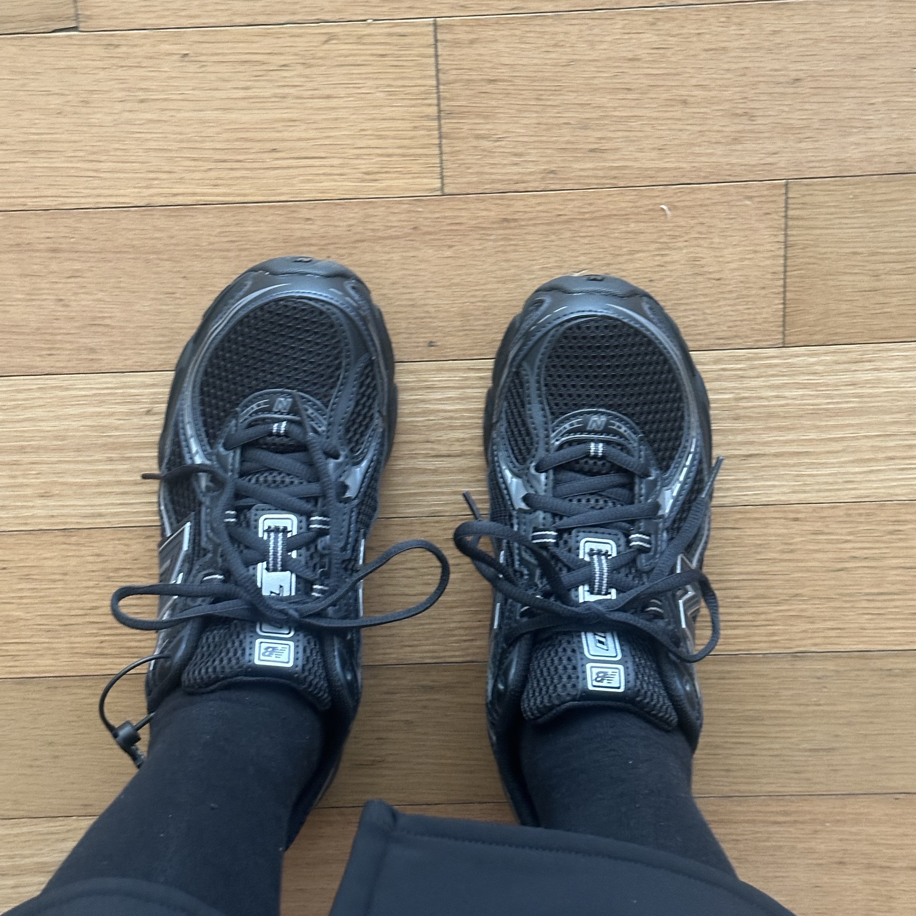New Balance 740v2 Black Silver Metallic 착용 스타일 - 1