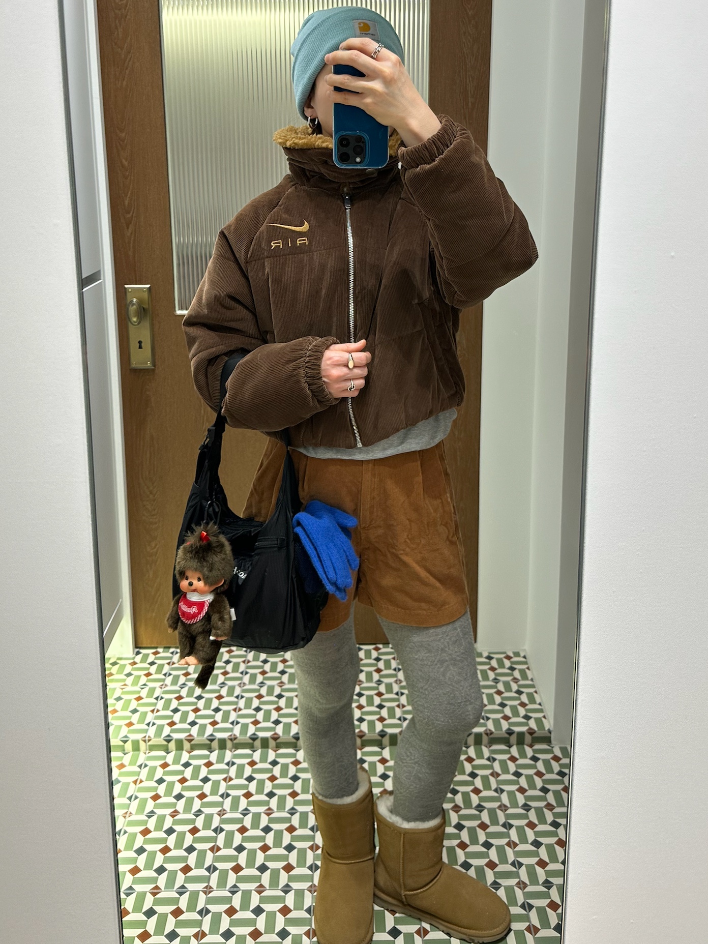 Montbell Pocketable Light Shoulder Bag Small Black, (W) Nike Air Therma-Fit Corduroy Winter Jacket Cacao Wow - US/EU 착용 스타일 - 2