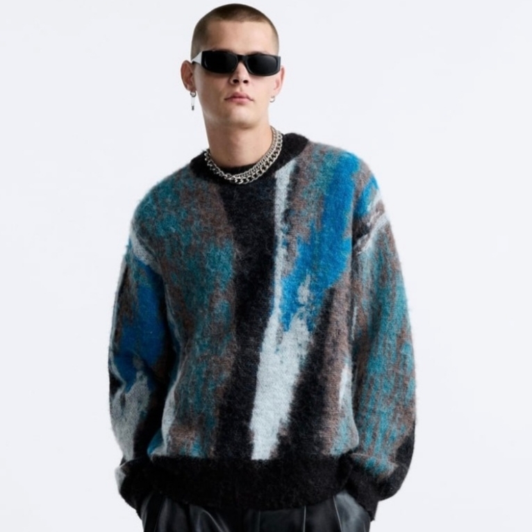 Zara x Maison Special Abstract Jacquard Sweater Dark Grey, Louis Vuitton Monogram Mohair Cardigan Multicolor 착용 스타일 - 1