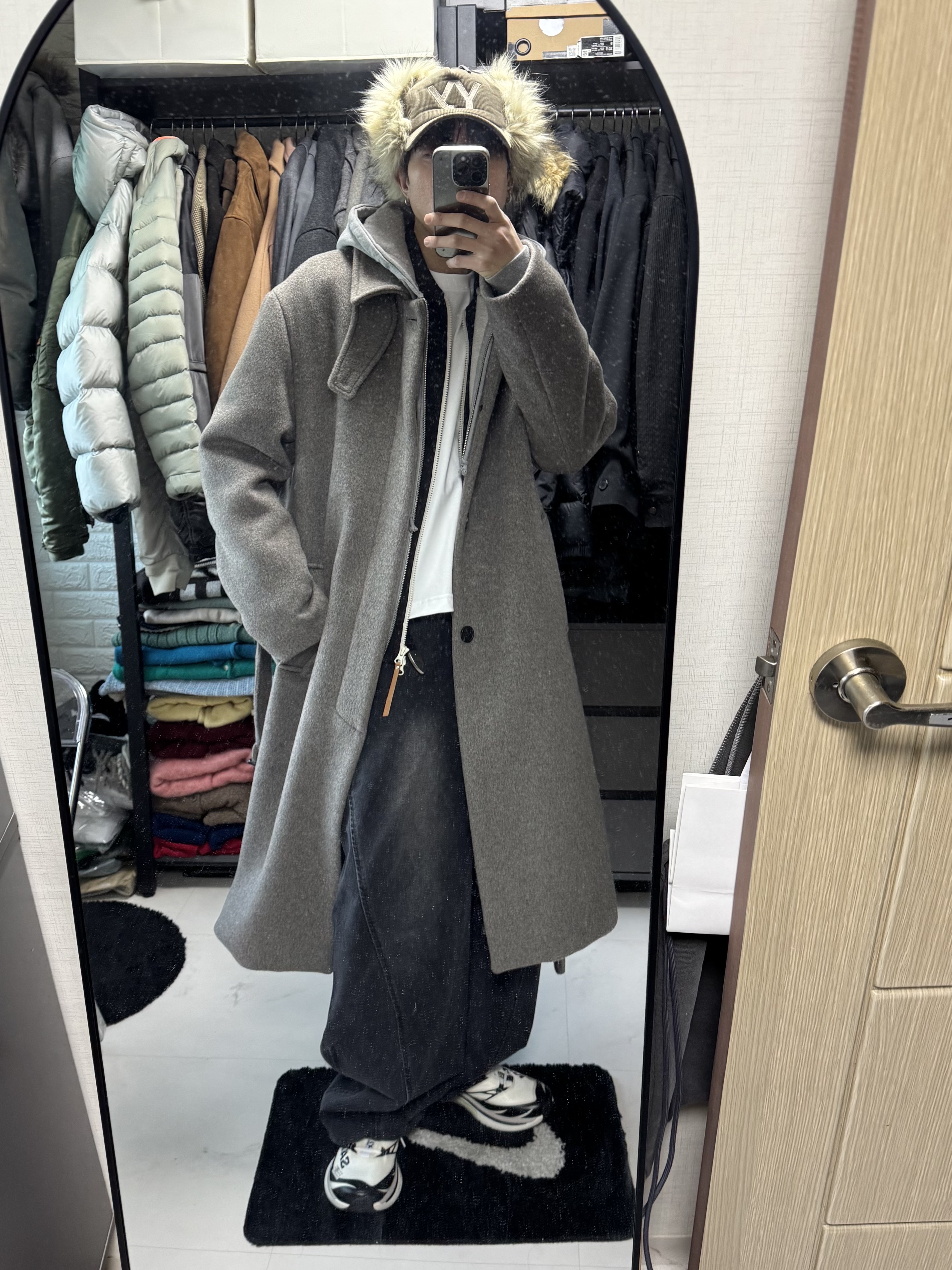 Open Yy Faux Fur Corduroy Earflap Cap Khaki, Marshall Major V Black (Korean Ver.) 착용 스타일 - 2
