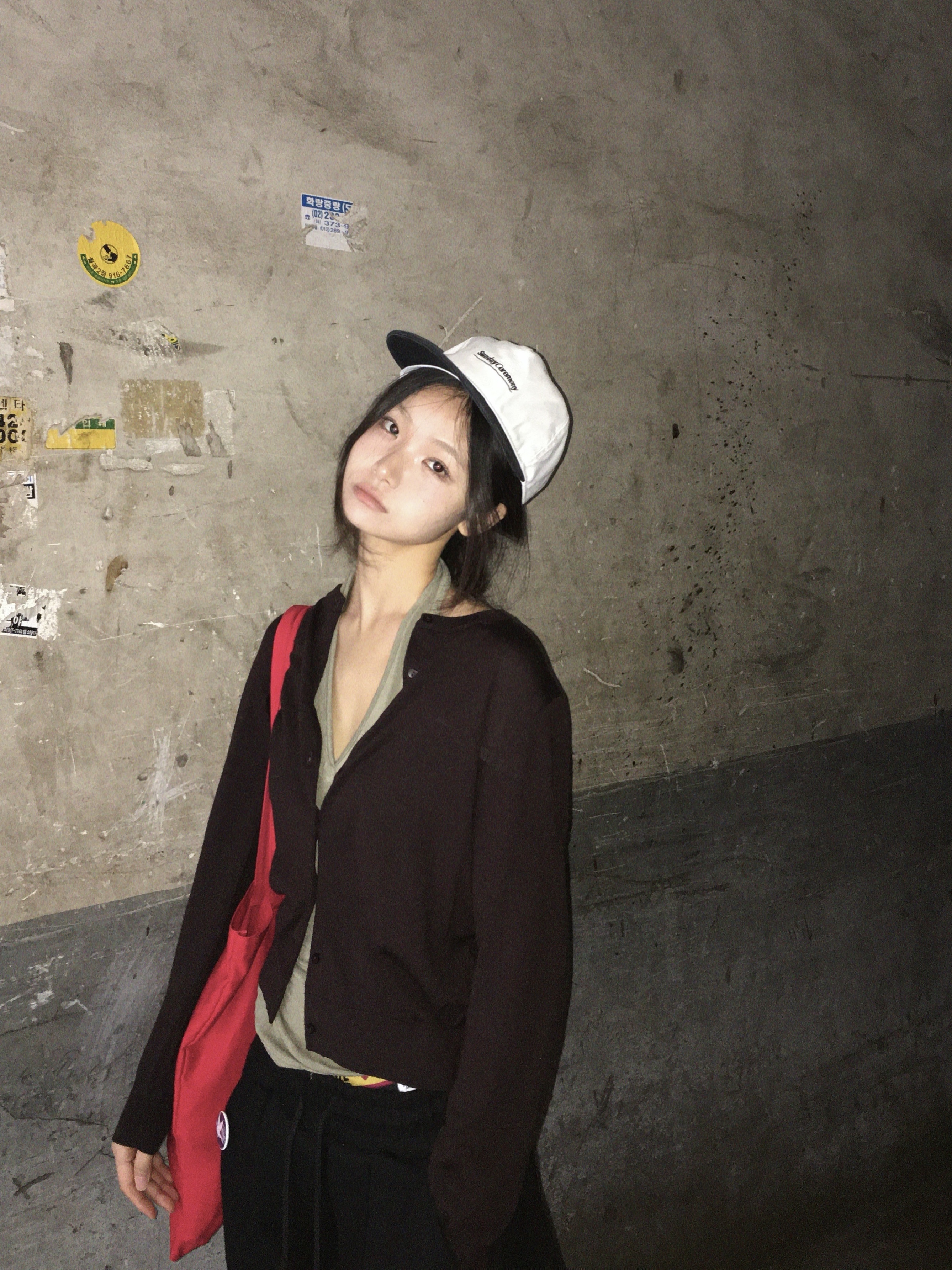 Sunday Ceremony Sunday Logo 5 Panel Cotton Cap - White, Berlin Photobook Distribution 002 Bag Red 착용 스타일 - 6