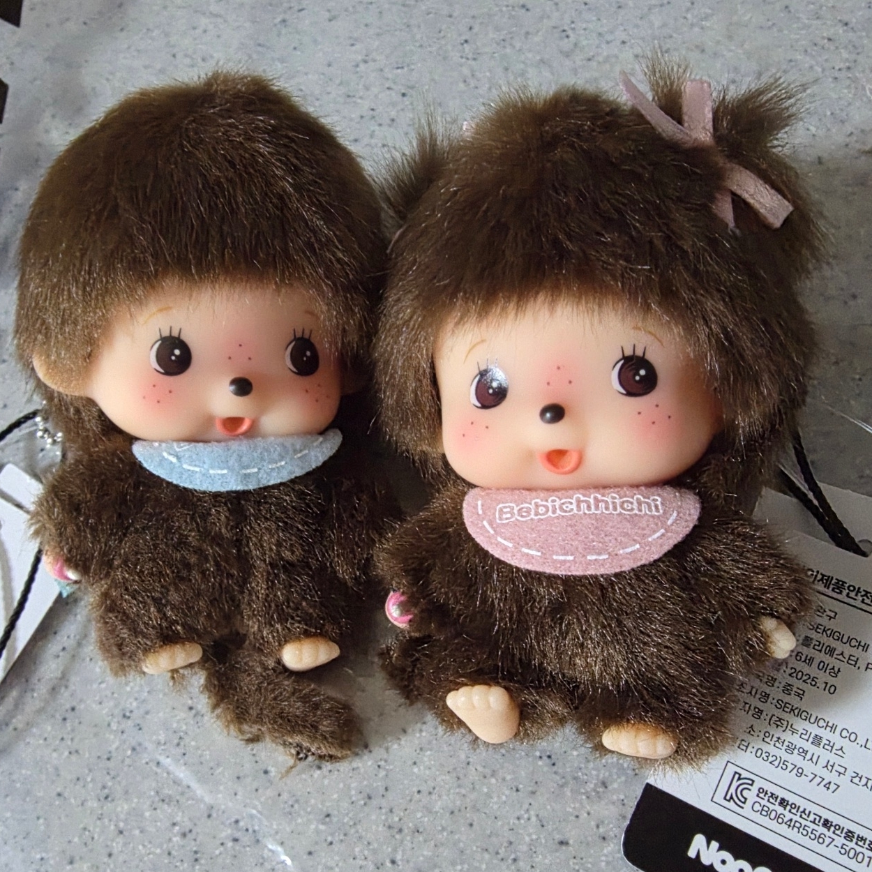 Monchhichi Bebichhichi Bighead SS Boy Key Chain Blue, Monchhichi Bebichhichi Bighead SS Girl Key Chain Pink 착용 스타일