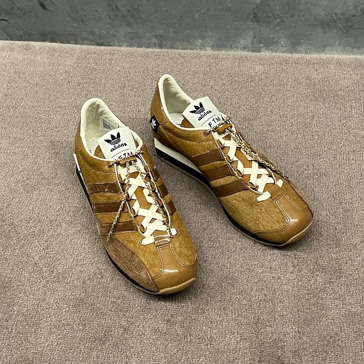 Adidas x Song for the Mute Country OG Bronze Strata Wild Brown 착용 스타일