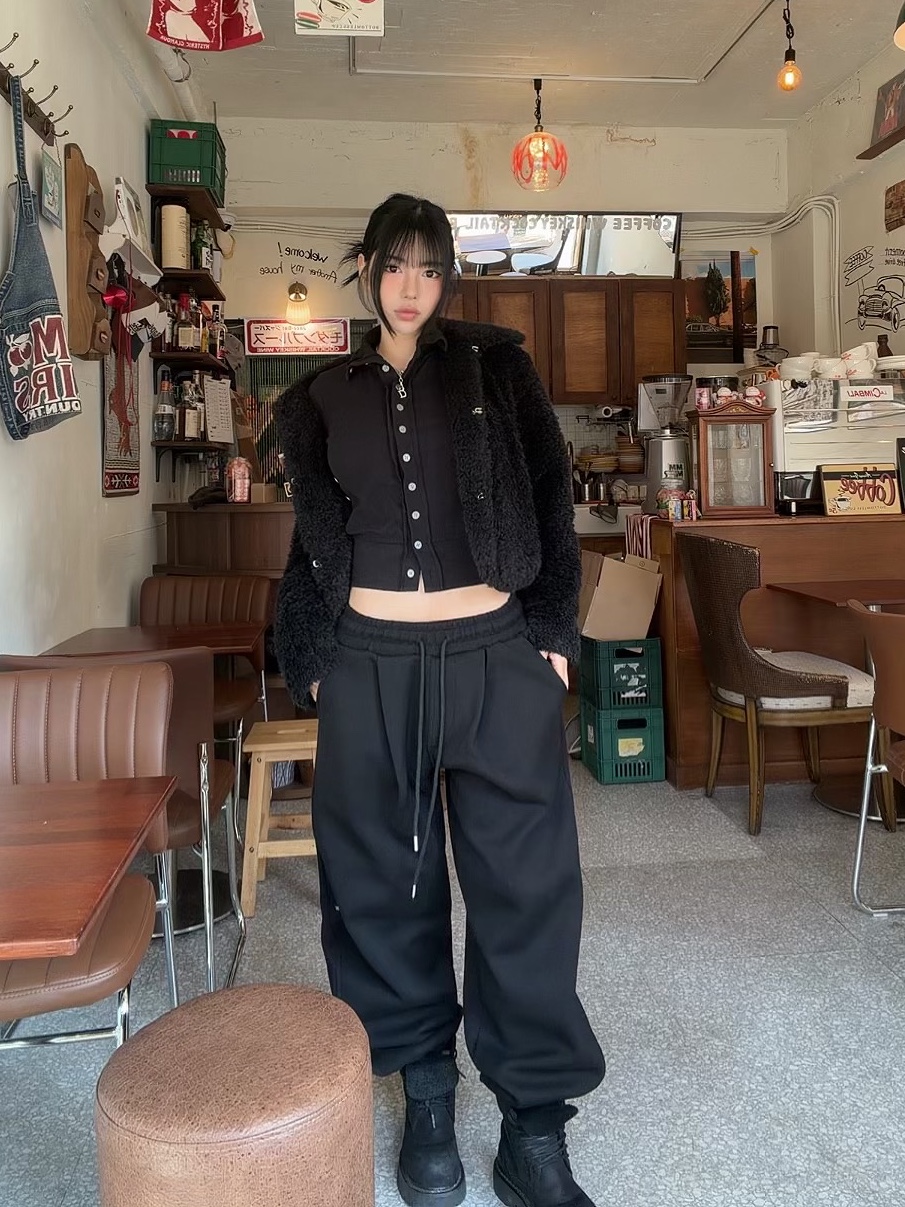 Undermycar Mu.03 Anti Fxxking Logo Play Oversized Sweat Jogger Black 착용 스타일 - 1