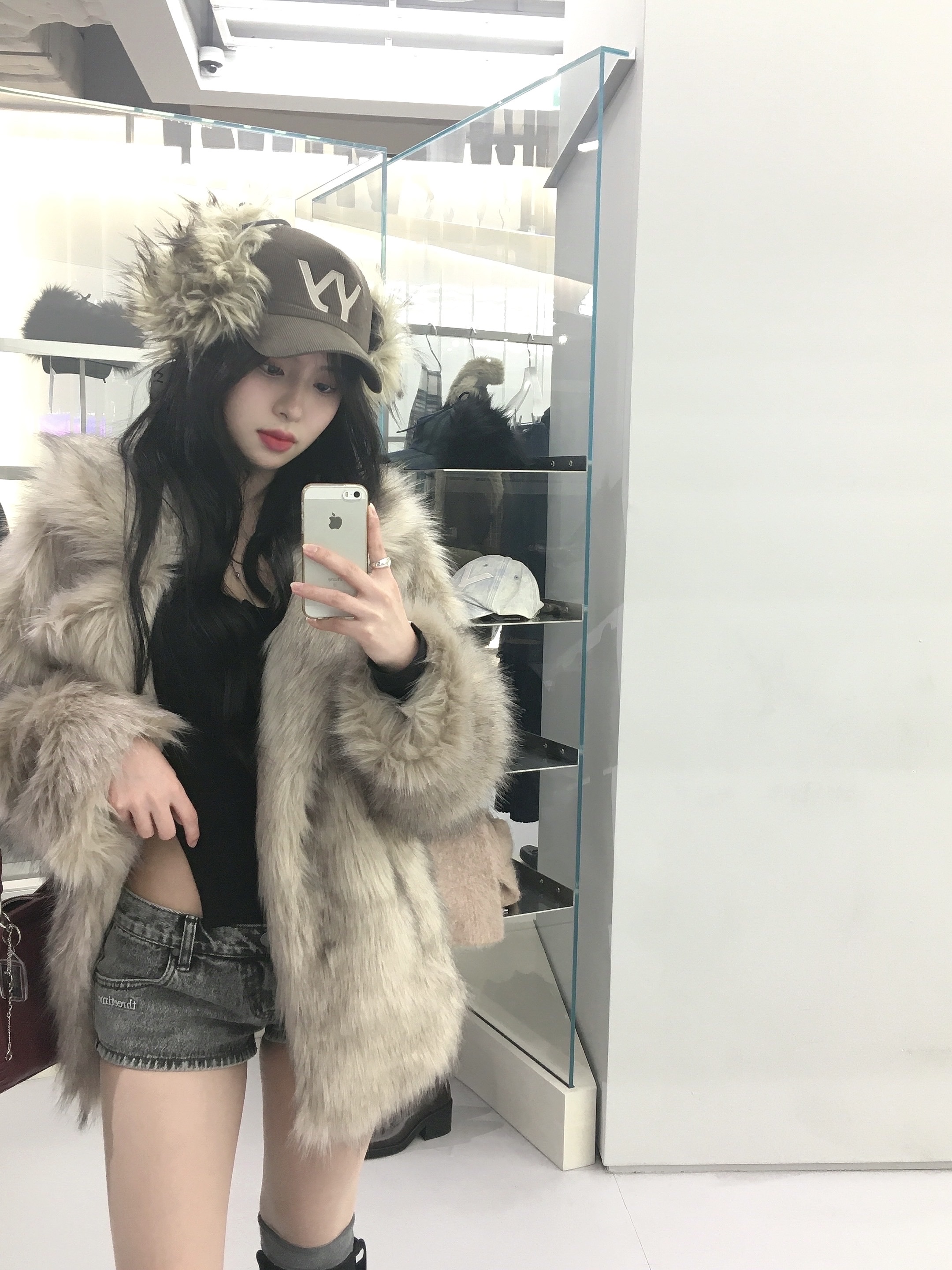 Open Yy Faux Fur Corduroy Earflap Cap Khaki 착용 스타일