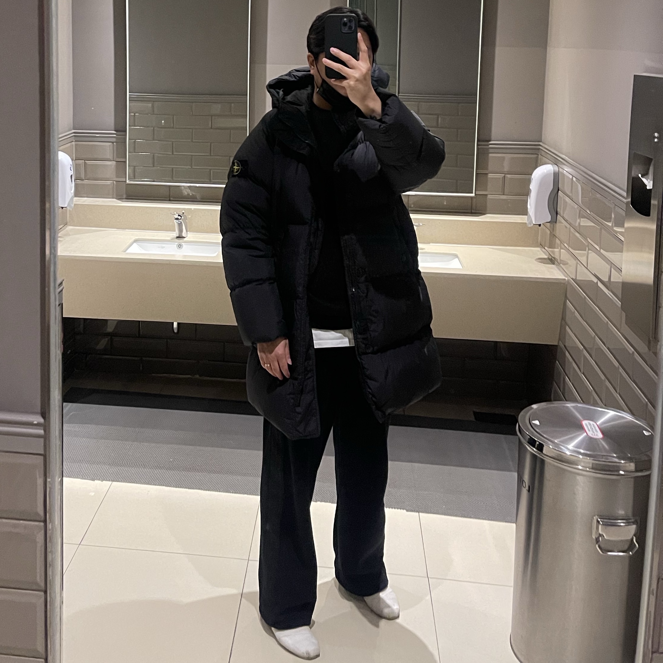Stone Island 70123 Crinkle Reps R-NY Wind Resistant Down Parka Black - 24FW 착용 스타일