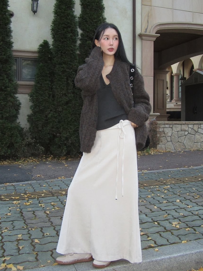 Knitted Bold Cable Round Knit Cardigan Brown 착용 스타일