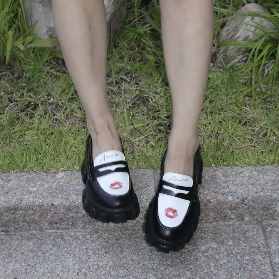 PENNY PLATE Women Loafer Kiss High 착용 스타일