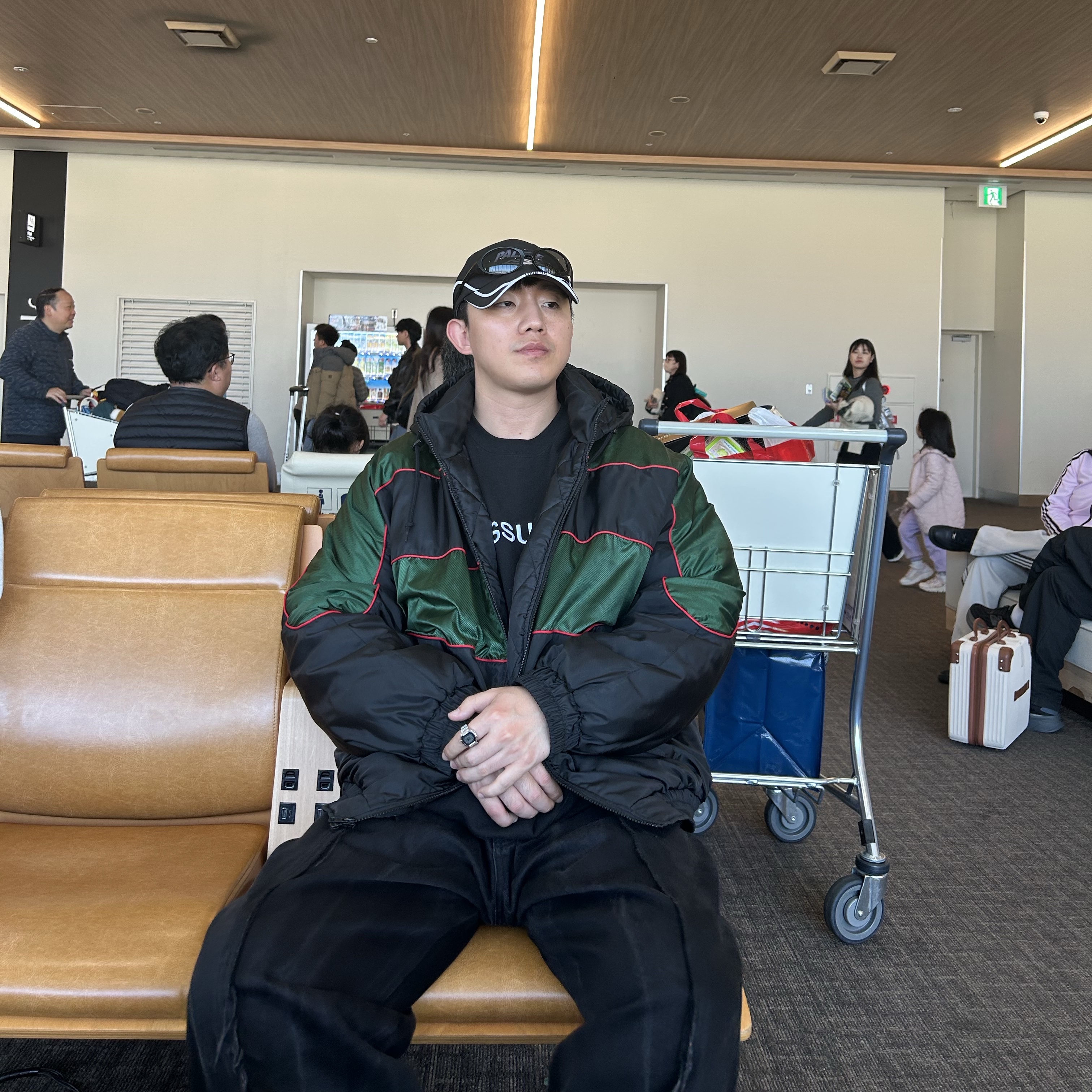 Oakley Eye Jacket Redux Matte Black Frame Prizm Grey Lenses High Bridge Fit, Supreme x Bless Crewneck Black - 23FW 착용 스타일 - 1