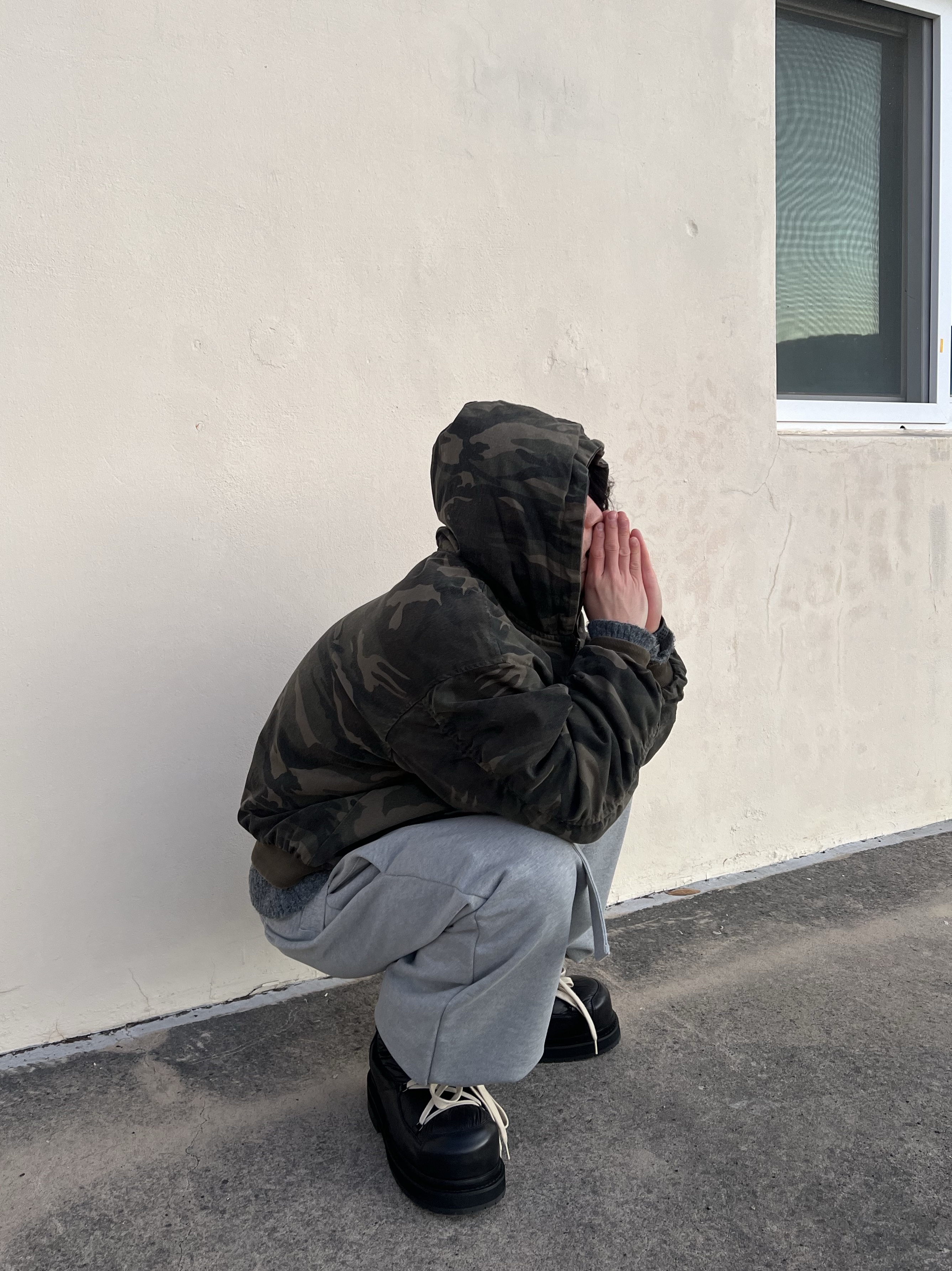 MJD x Koin Seoul Belted Heavy Sweat Baggy Pants Melange Grey, Farfromwhat Far Pin Button & Safety Pin 착용 스타일 - 5