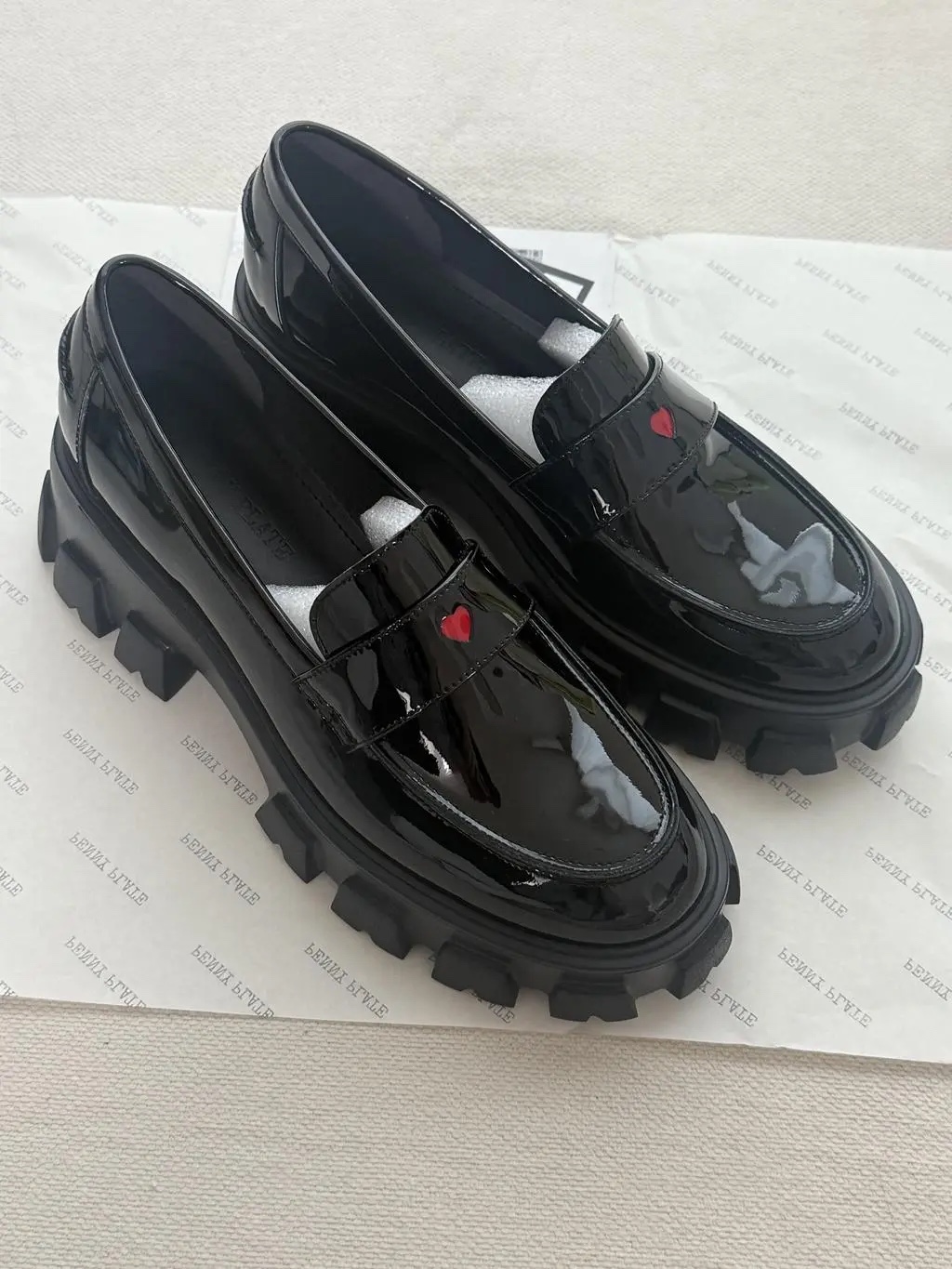 PENNY PLATE Women Loafer Glossy Heart High 착용 스타일