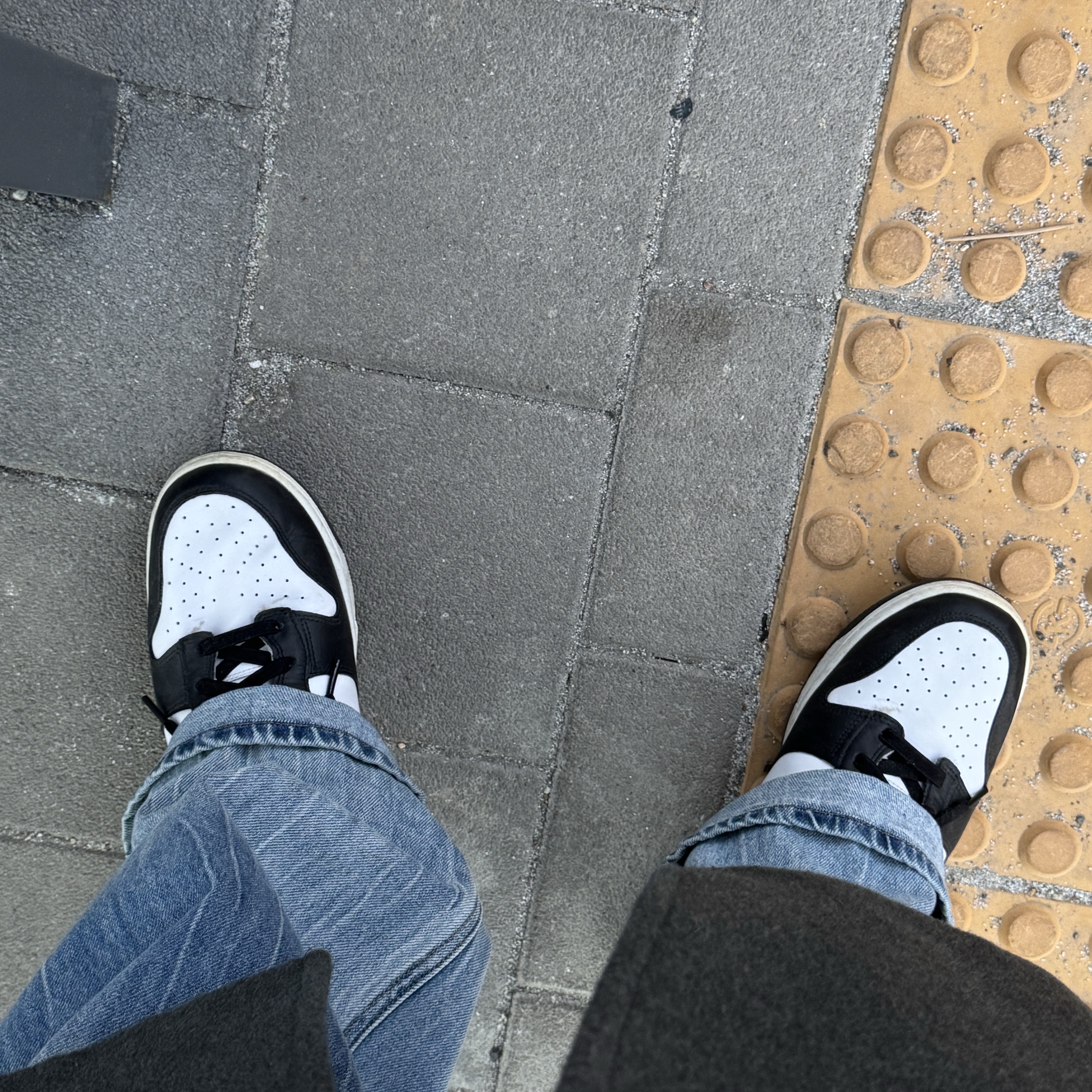 (W) Nike Dunk High Black and White 착용 스타일
