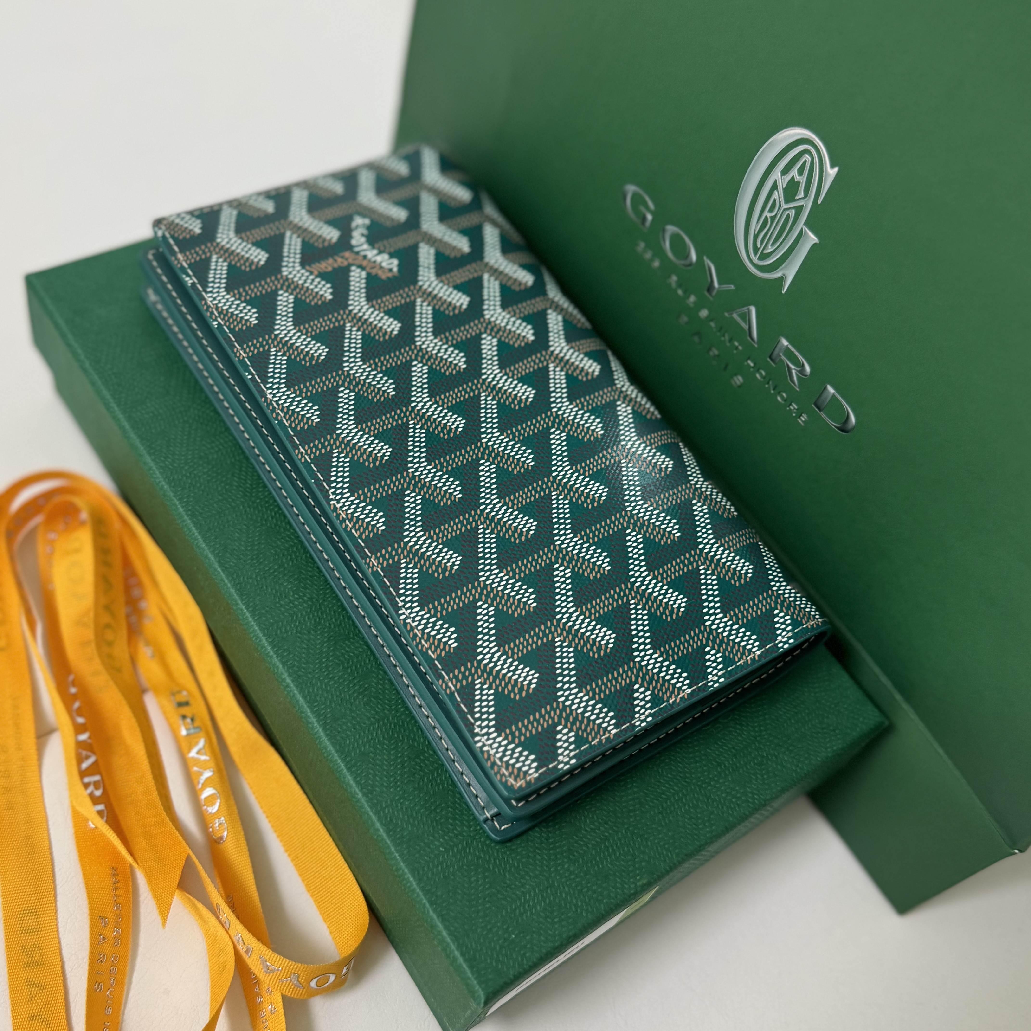 Goyard Richelieu Wallet Green 착용 스타일