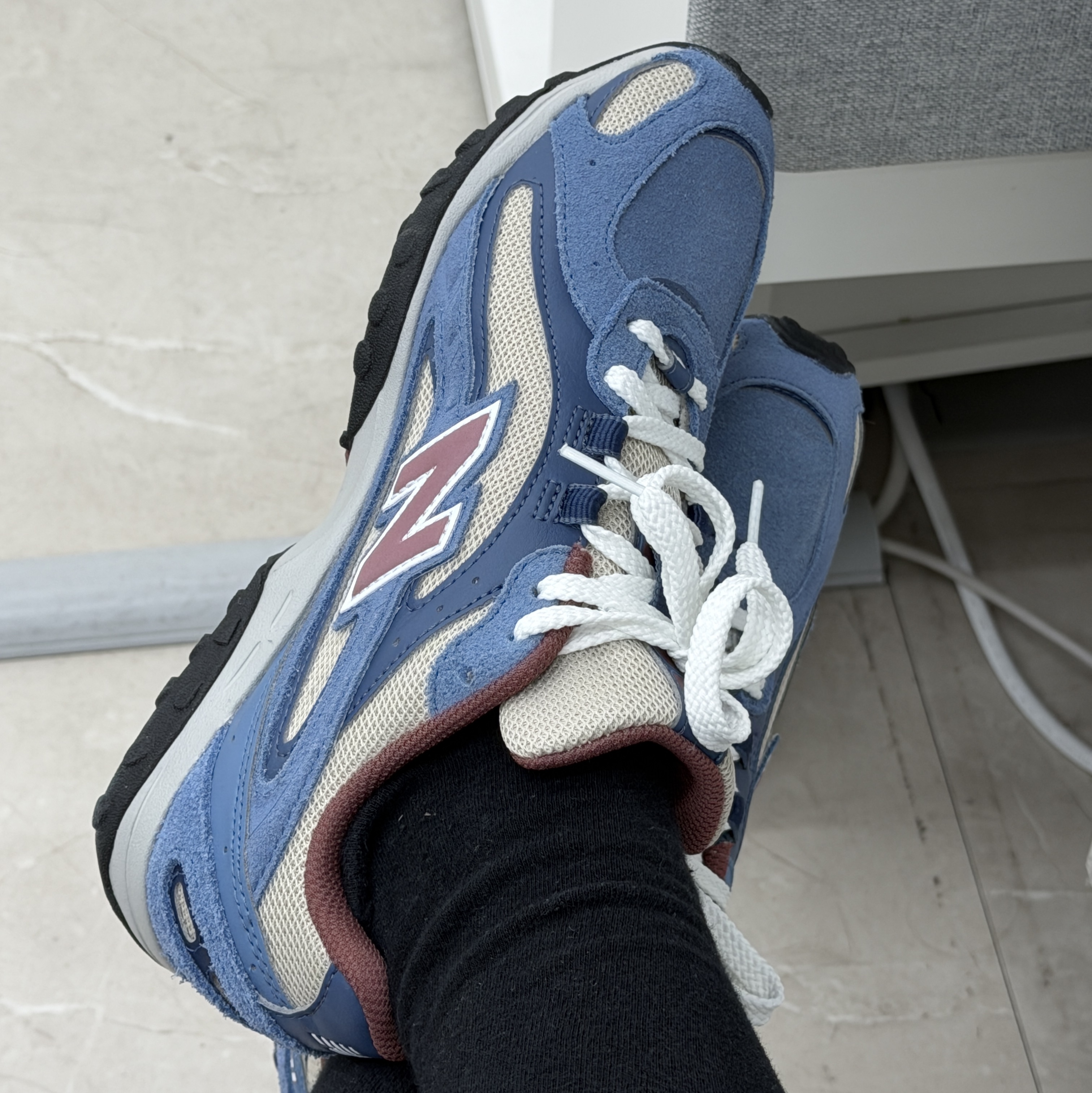 New Balance 204L Shoreline Blue Washed Burgundy, New Balance 204L Raincloud Baroque Gold 착용 스타일 - 3