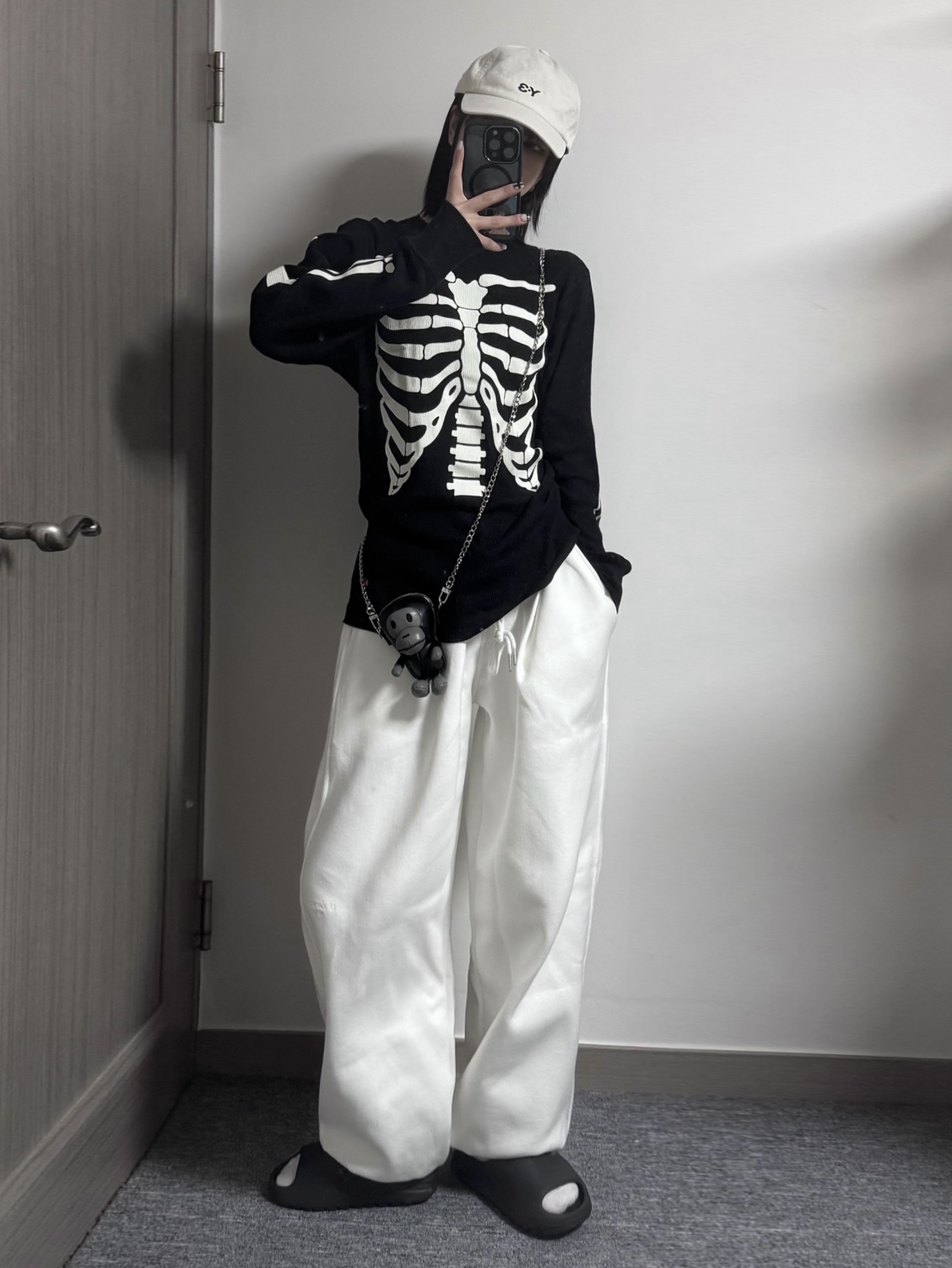 Undermycar Mu.03 Anti Fxxking Logo Play Oversized Sweat Jogger Cream 착용 스타일 - 5
