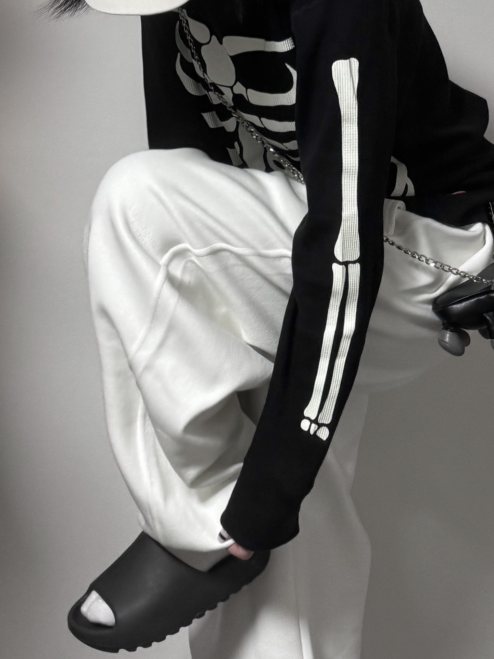 Undermycar Mu.03 Anti Fxxking Logo Play Oversized Sweat Jogger Cream 착용 스타일 - 2