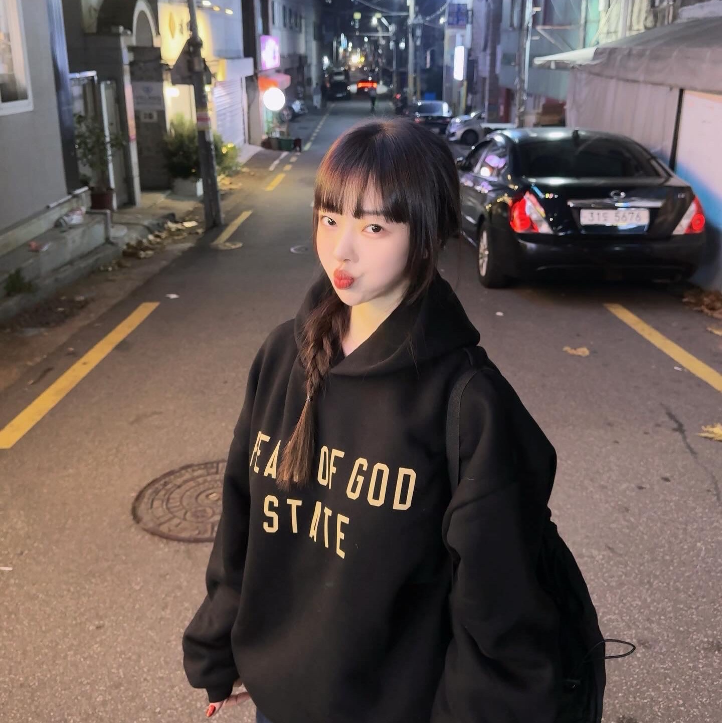Essentials Fleece State Hoodie Black - 24FW, (W) UGG Classic Ultra Mini Boots Chestnut 착용 스타일 - 3