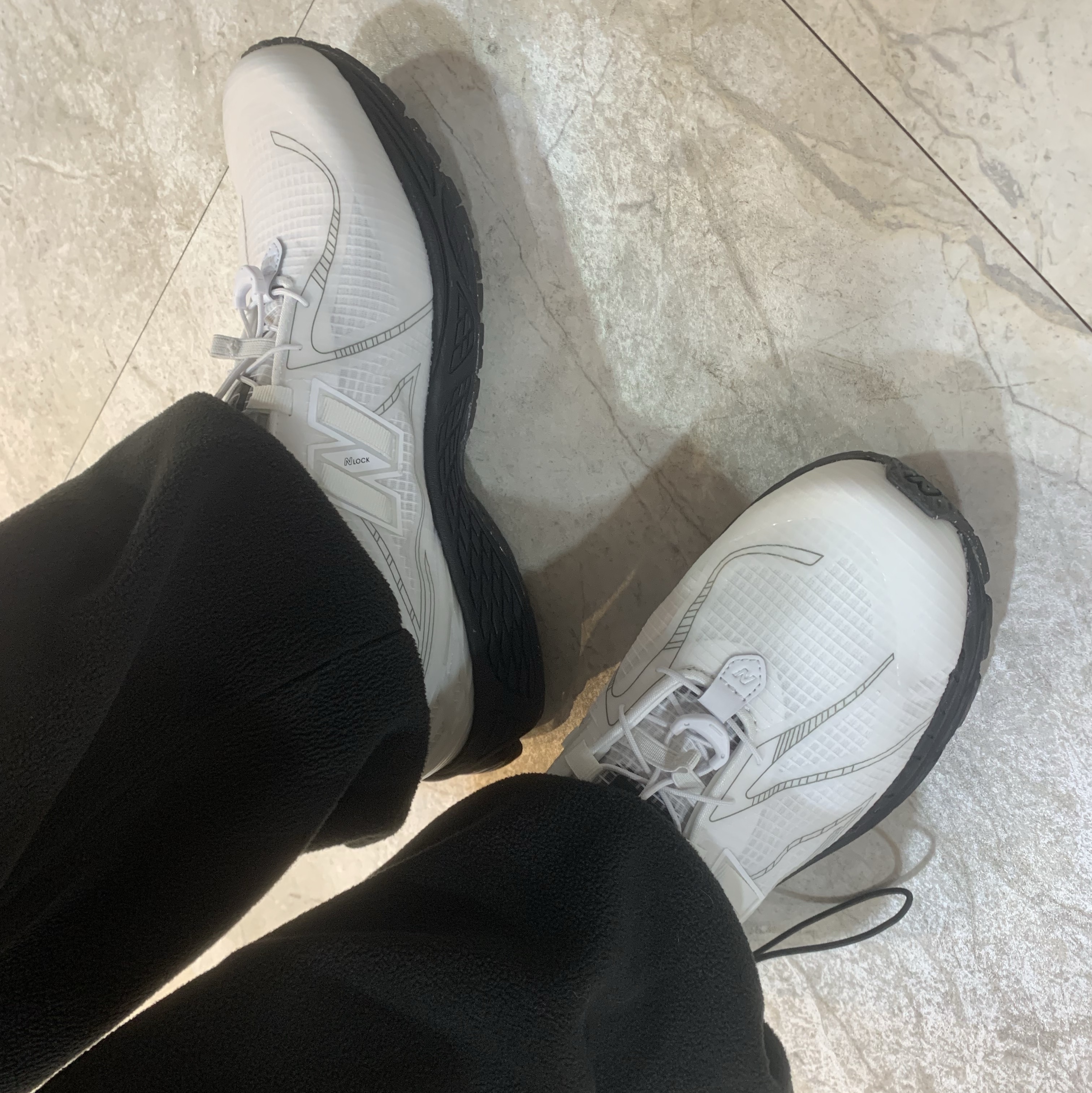 New Balance 1906R White Black 착용 스타일