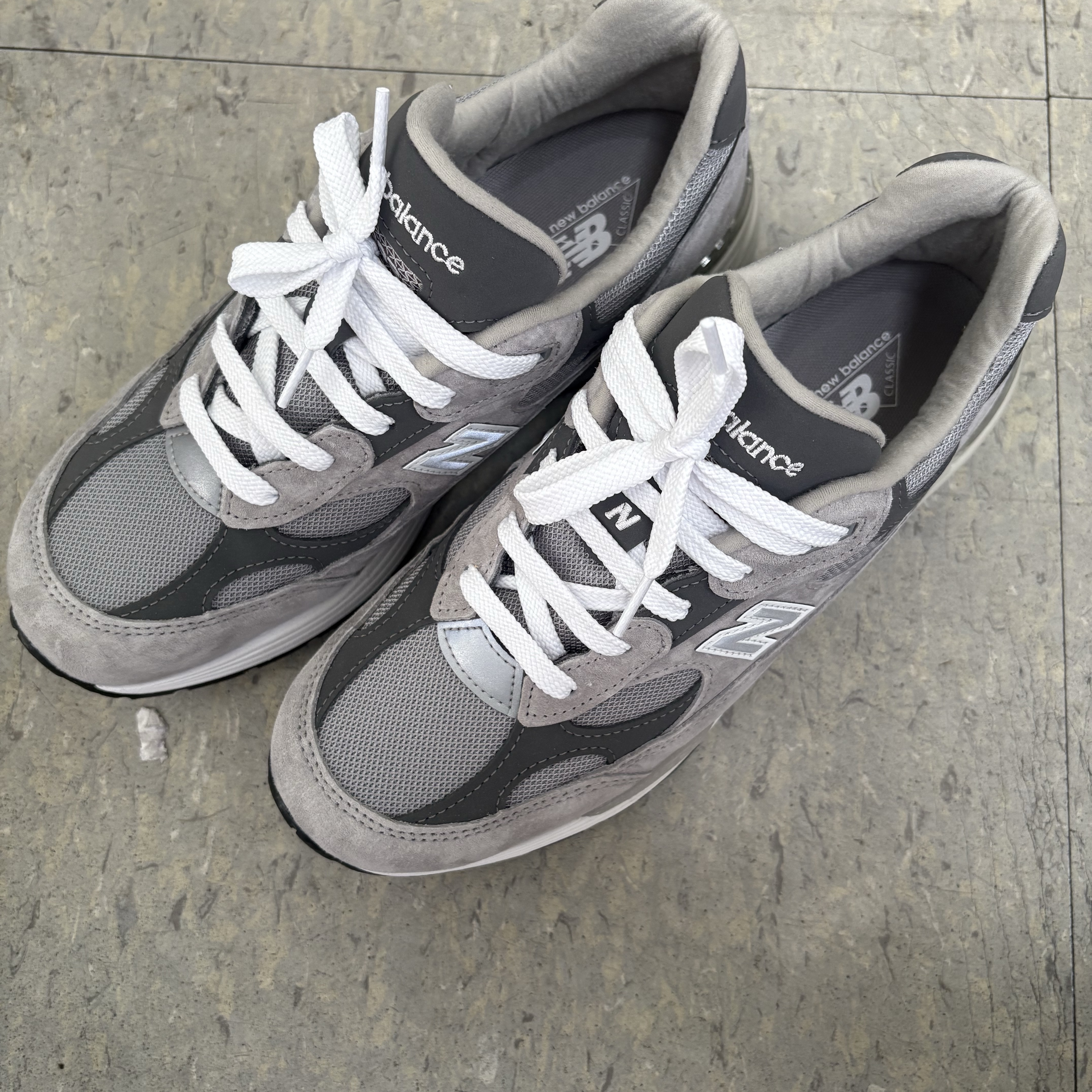 New Balance 992 Made in USA Core Grey Silver Metallic 착용 스타일