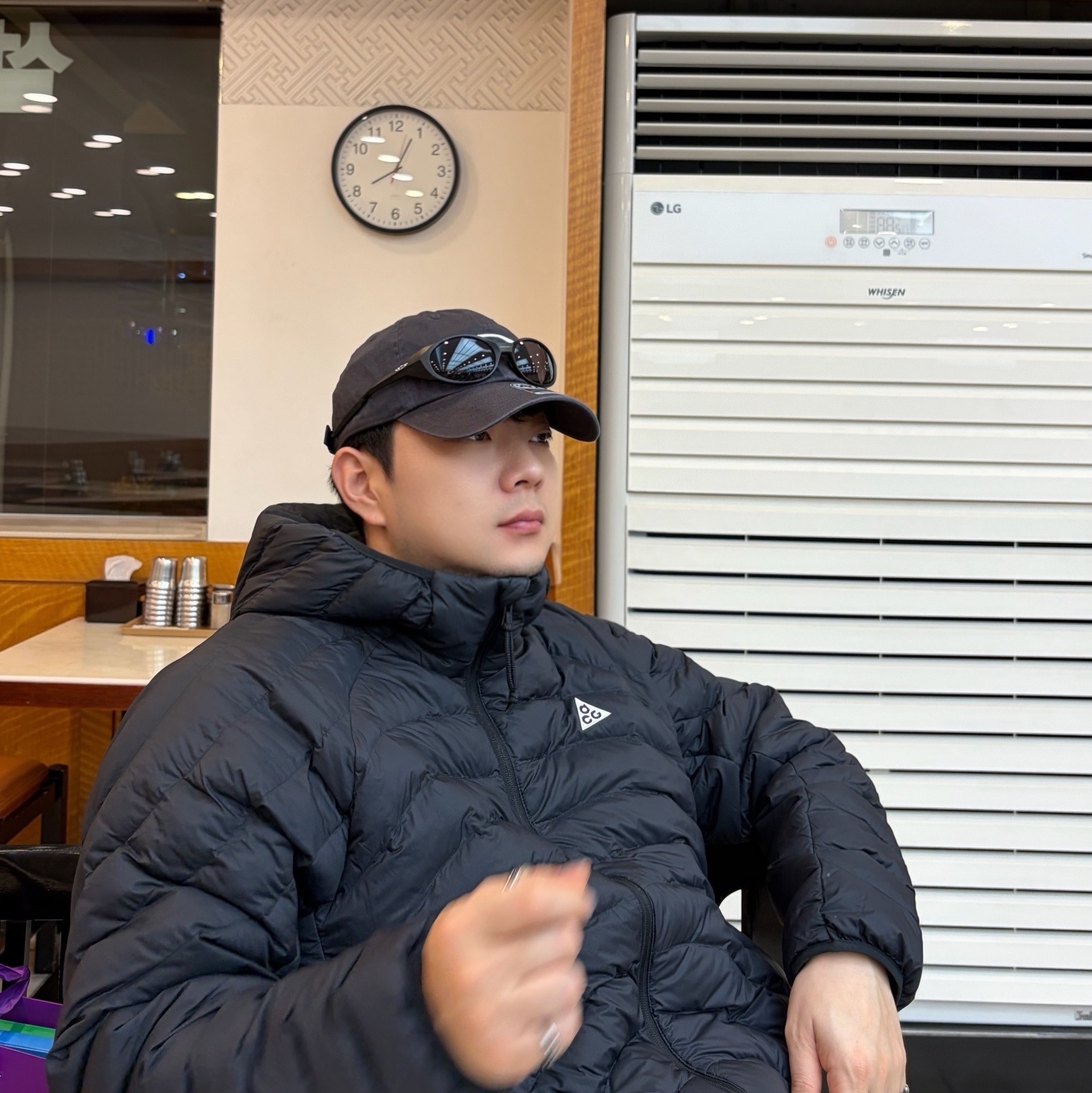 Nike ACG Lava Flow Therma-Fit ADV Jacket Black Summit White - Asia, Oakley Eye Jacket Redux Matte Black Frame Prizm Grey Lenses High Bridge Fit 착용 스타일