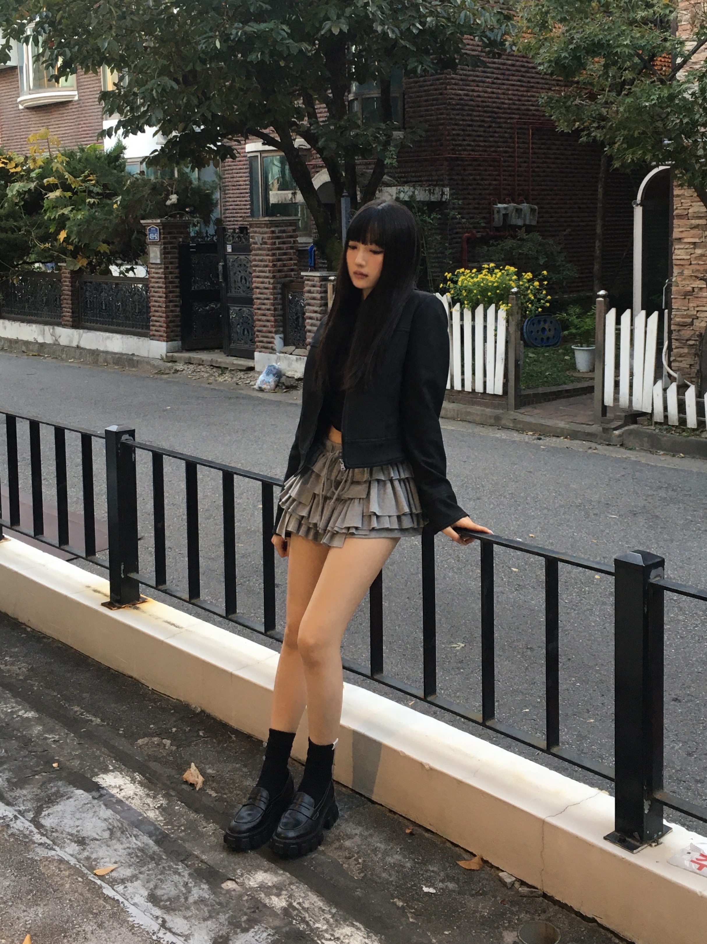 PENNY PLATE Women Loafer Black High 착용 스타일