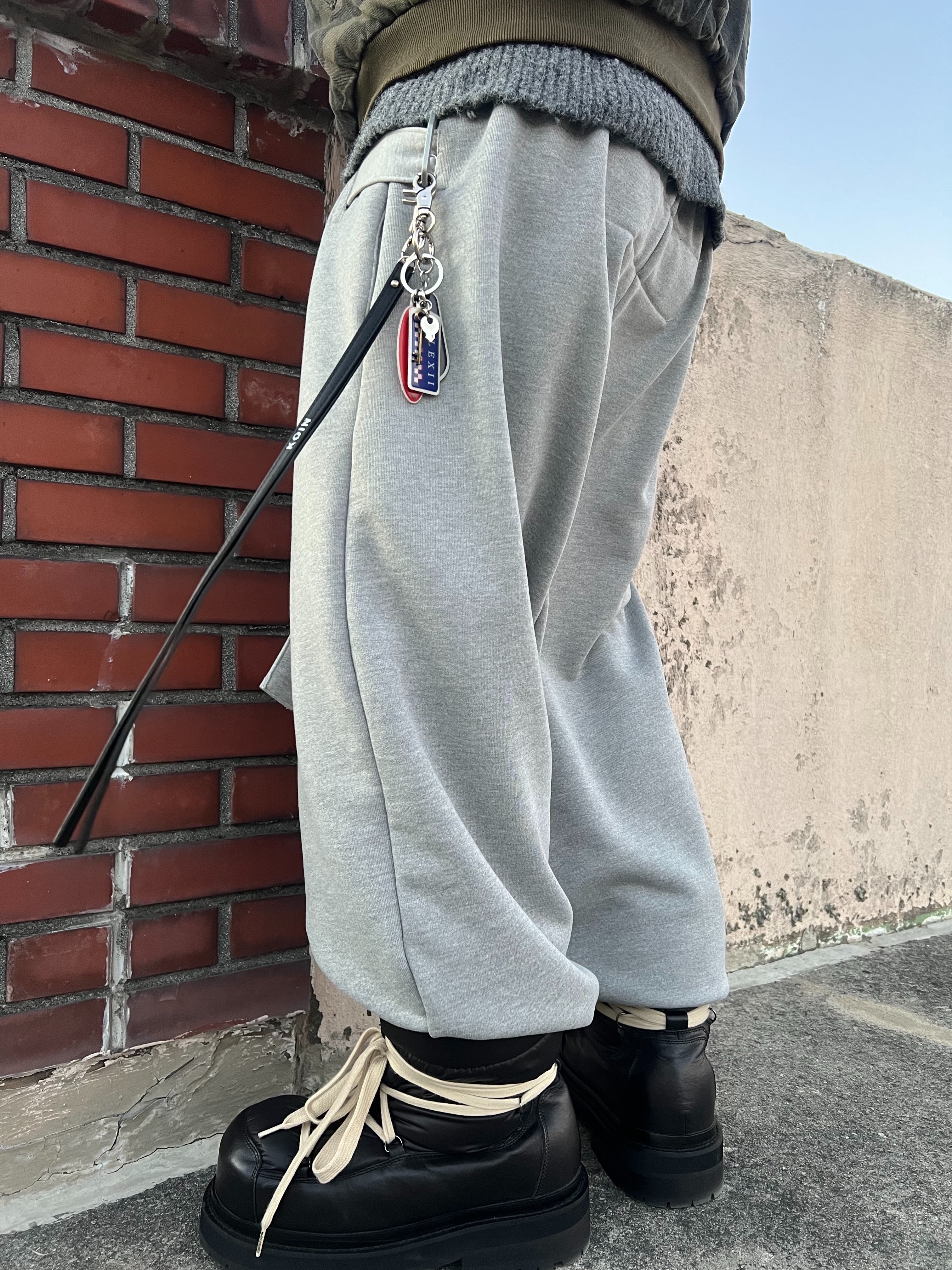 MJD x Koin Seoul Belted Heavy Sweat Baggy Pants Melange Grey, Farfromwhat Far Pin Button & Safety Pin 착용 스타일 - 7