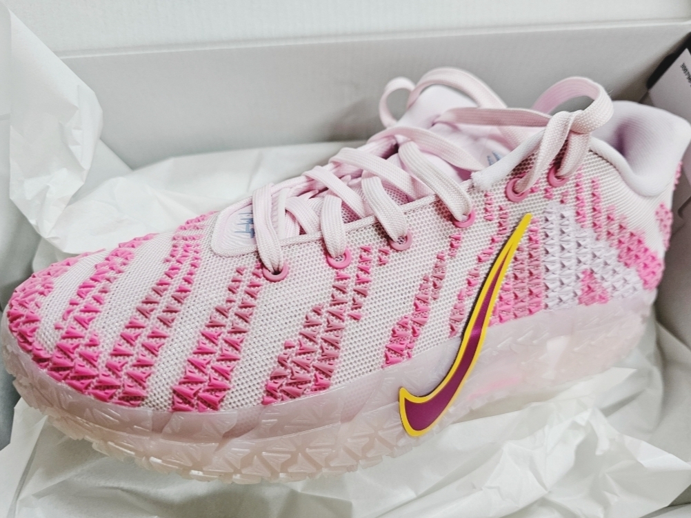 Nike Ja 3 EP Pink Foam Silt Red 착용 스타일
