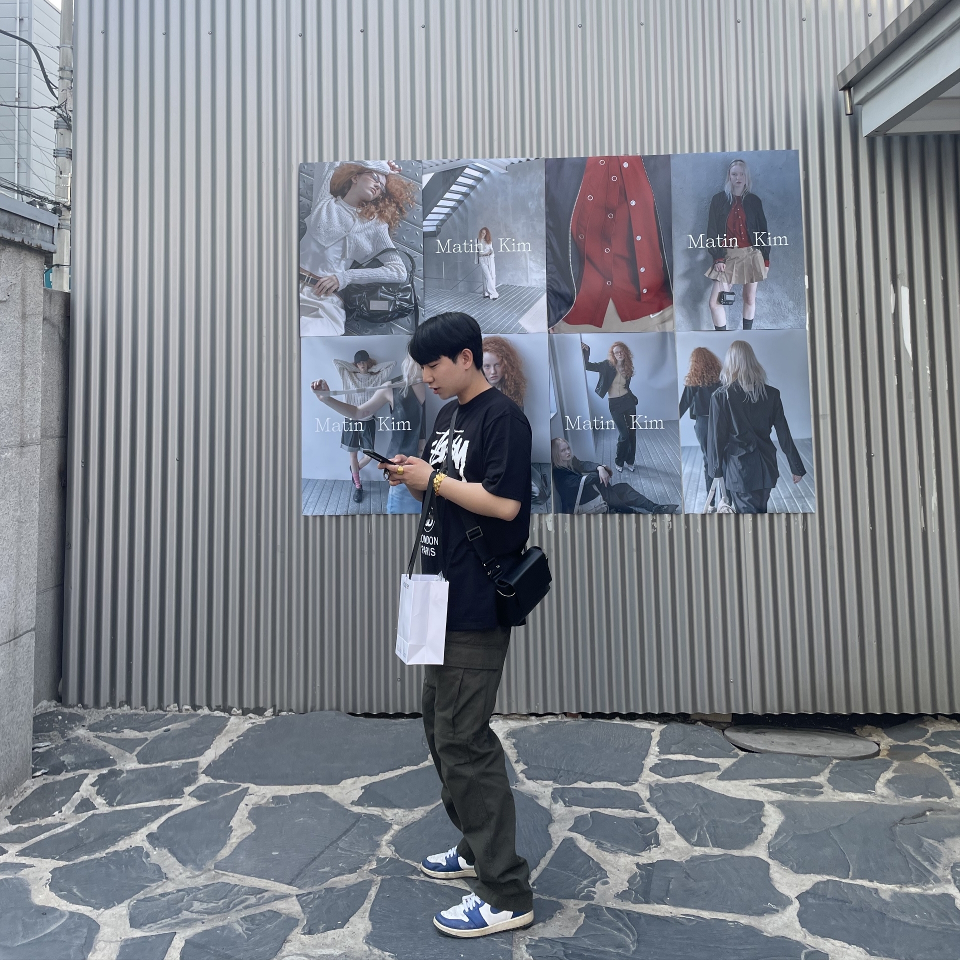 Stussy DSM World Tour T-Shirt Black 착용 스타일 - 1