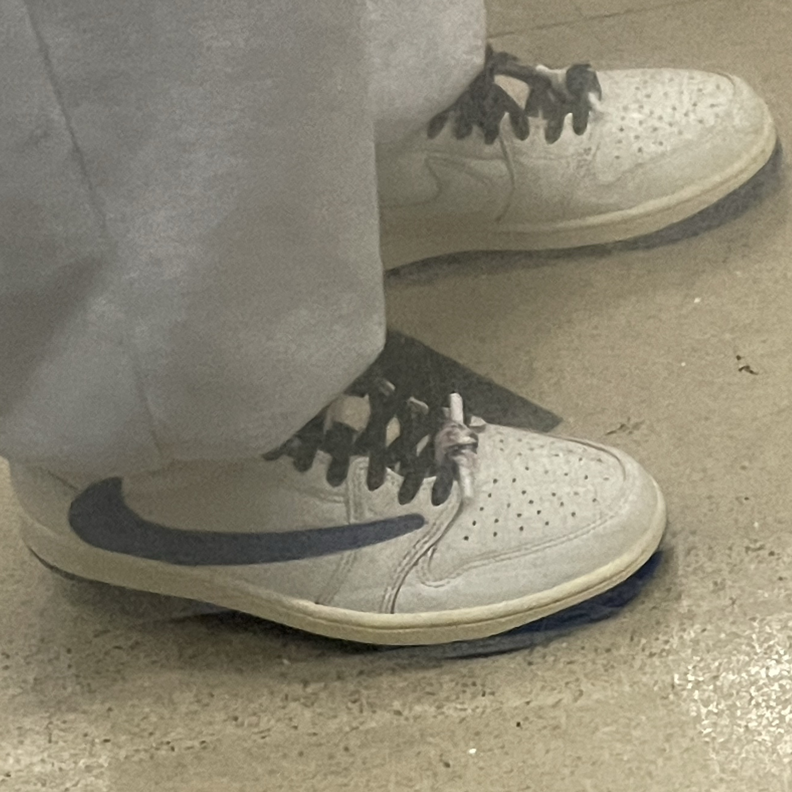 Jordan 1 x Travis Scott x Fragment Retro Low OG SP Sail Military Blue 착용 스타일 - 2