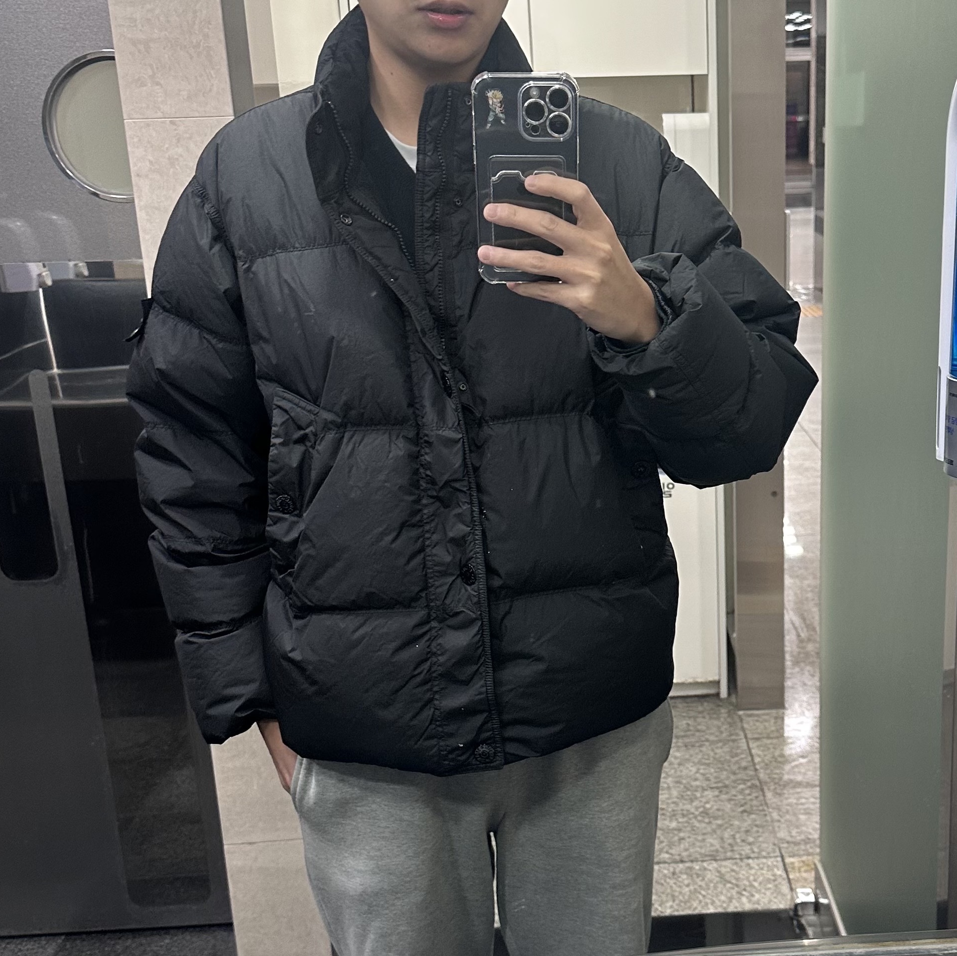 Stone Island 4100010 Crinkle Reps NY Recycled Nylon Down Jacket with Wind Resistant Black - 25FW 착용 스타일