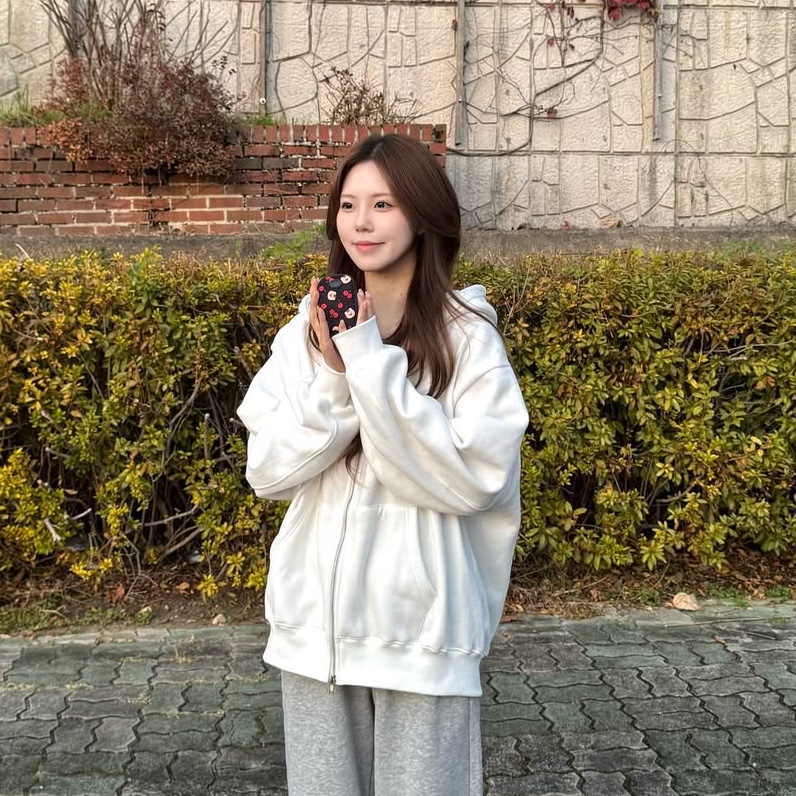 earpearp Cherry Covy Black Hand Warmer Power Bank 착용 스타일
