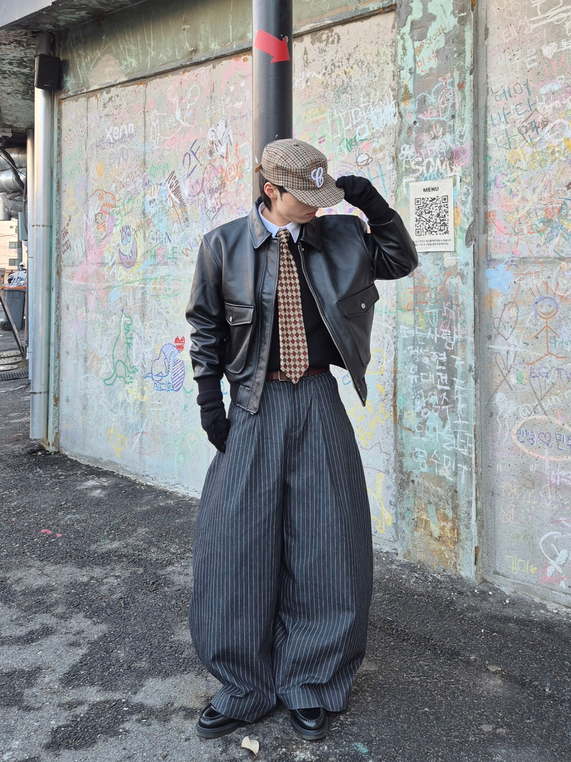Dr. Martens Adrian Smooth Black 착용 스타일 - 1