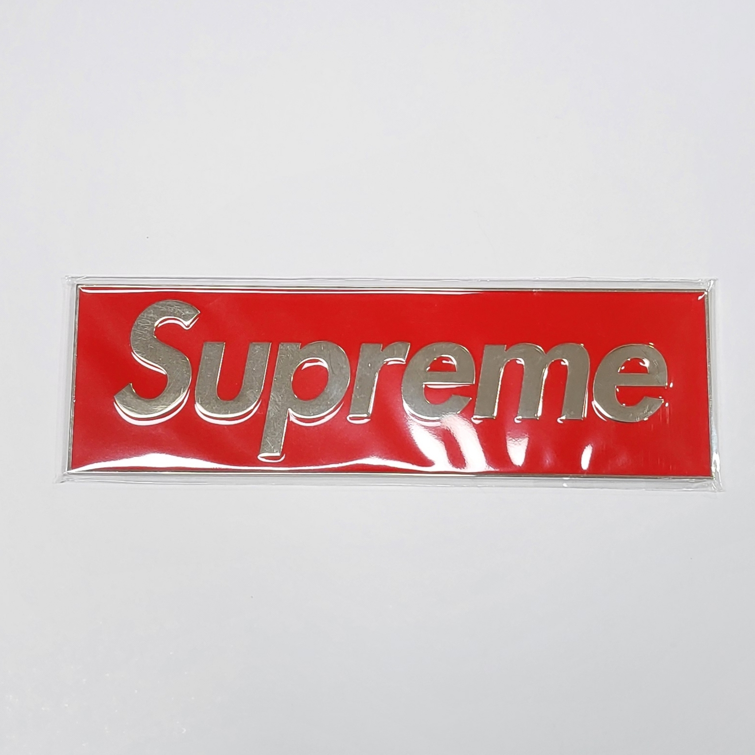 Supreme Box Logo Car Emblem Red - 25FW 착용 스타일