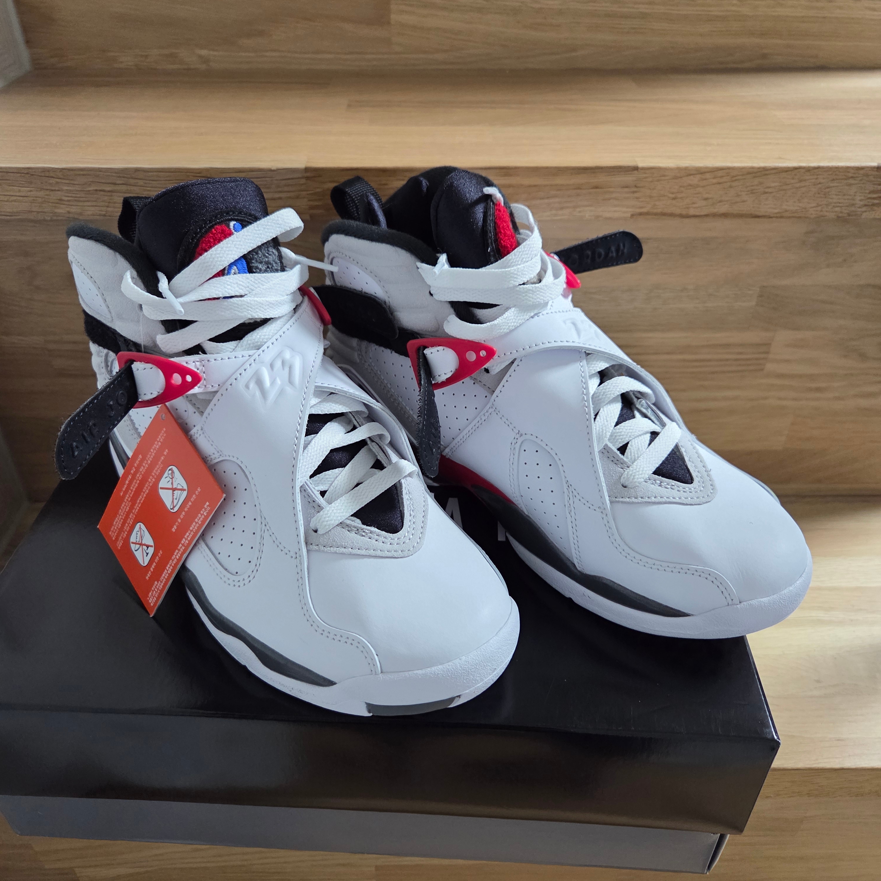 Jordan 8 Retro Bugs Bunny 2025 착용 스타일 - 3