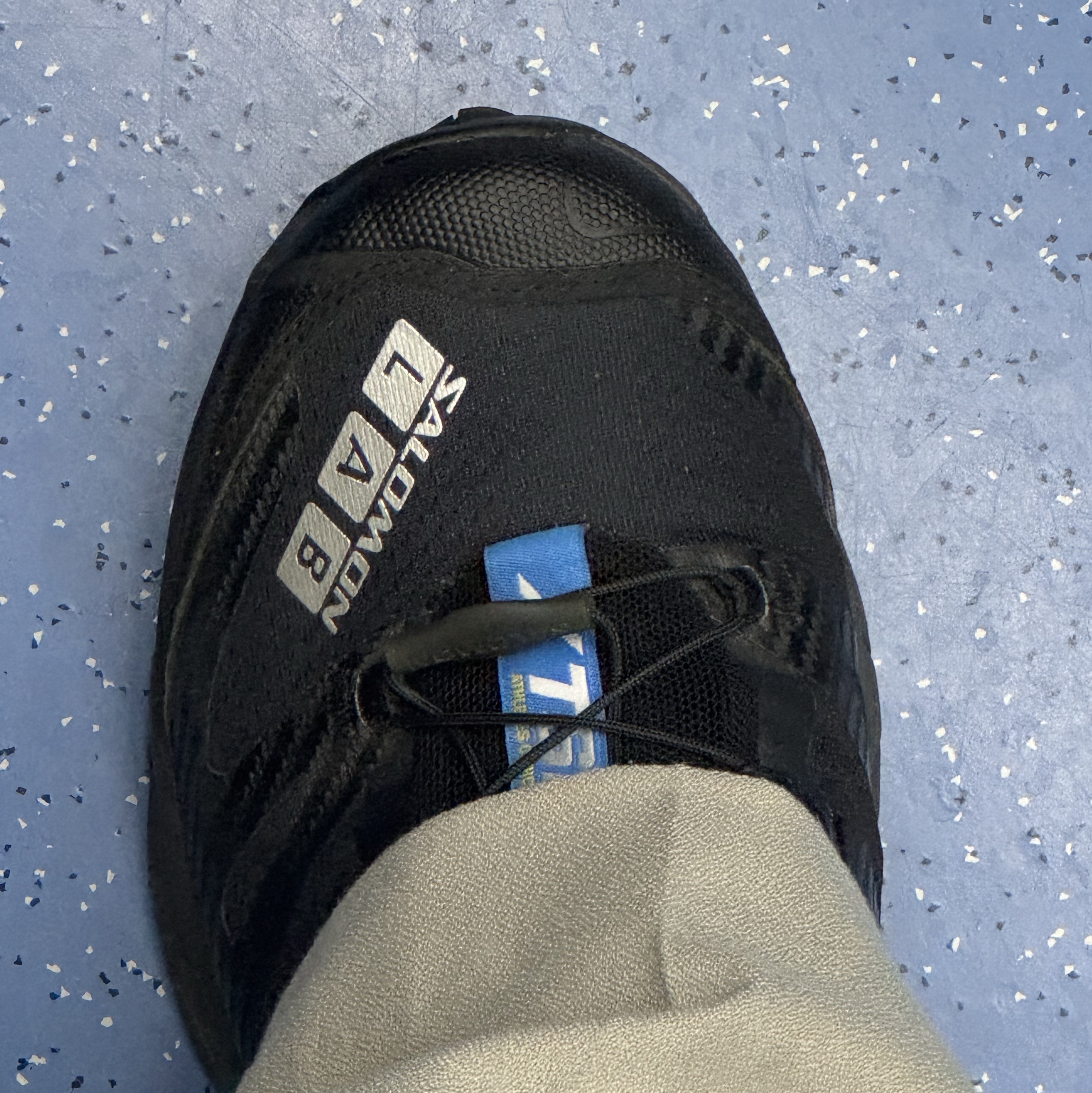 Salomon XT-4 Black Silver Metallic 착용 스타일