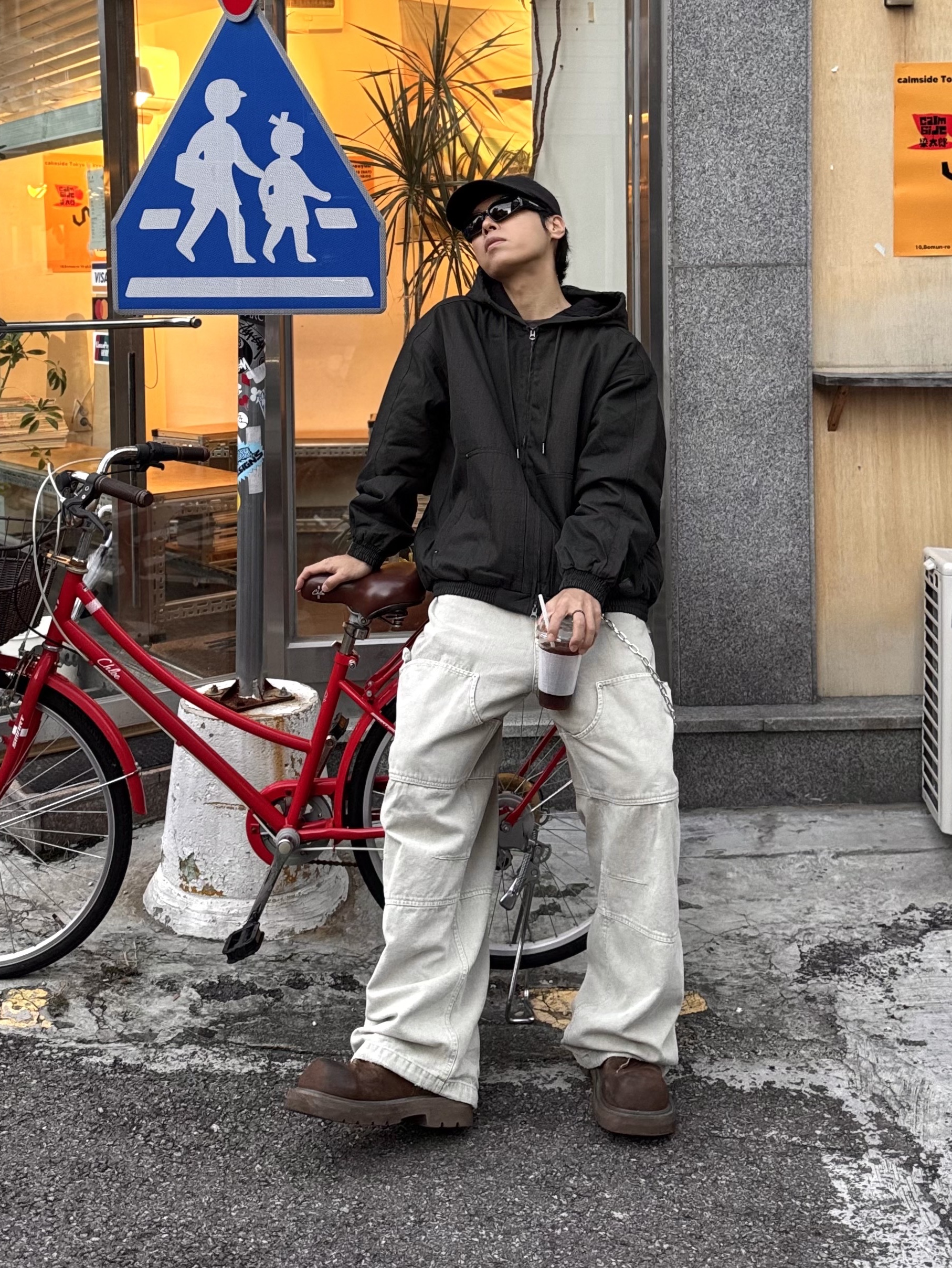 Balenciaga Swift Oval Sunglasses Black, Nonnod Double Knee Cover Pants Vintage Beige 착용 스타일 - 2