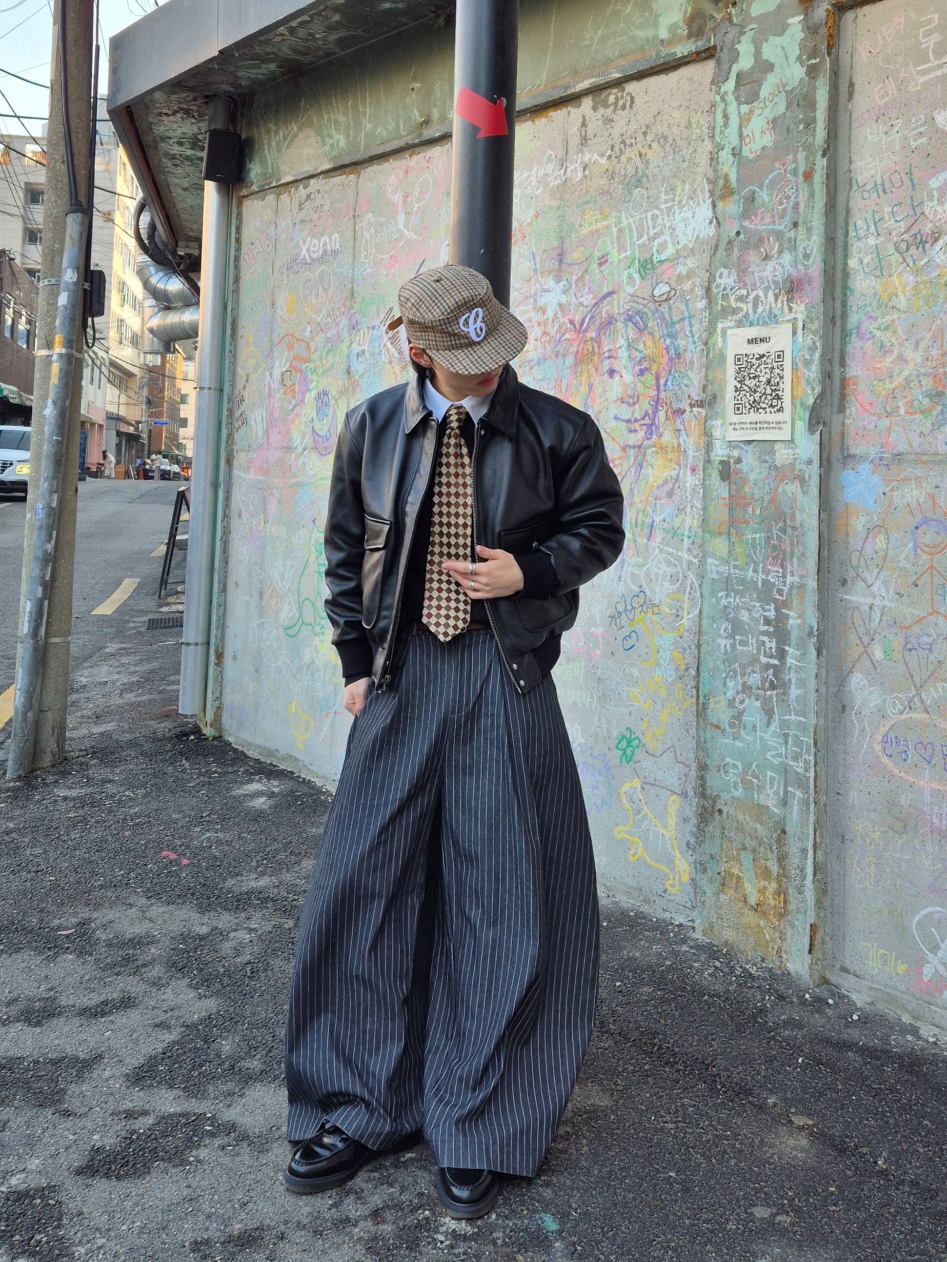 Dr. Martens Adrian Smooth Black 착용 스타일 - 3