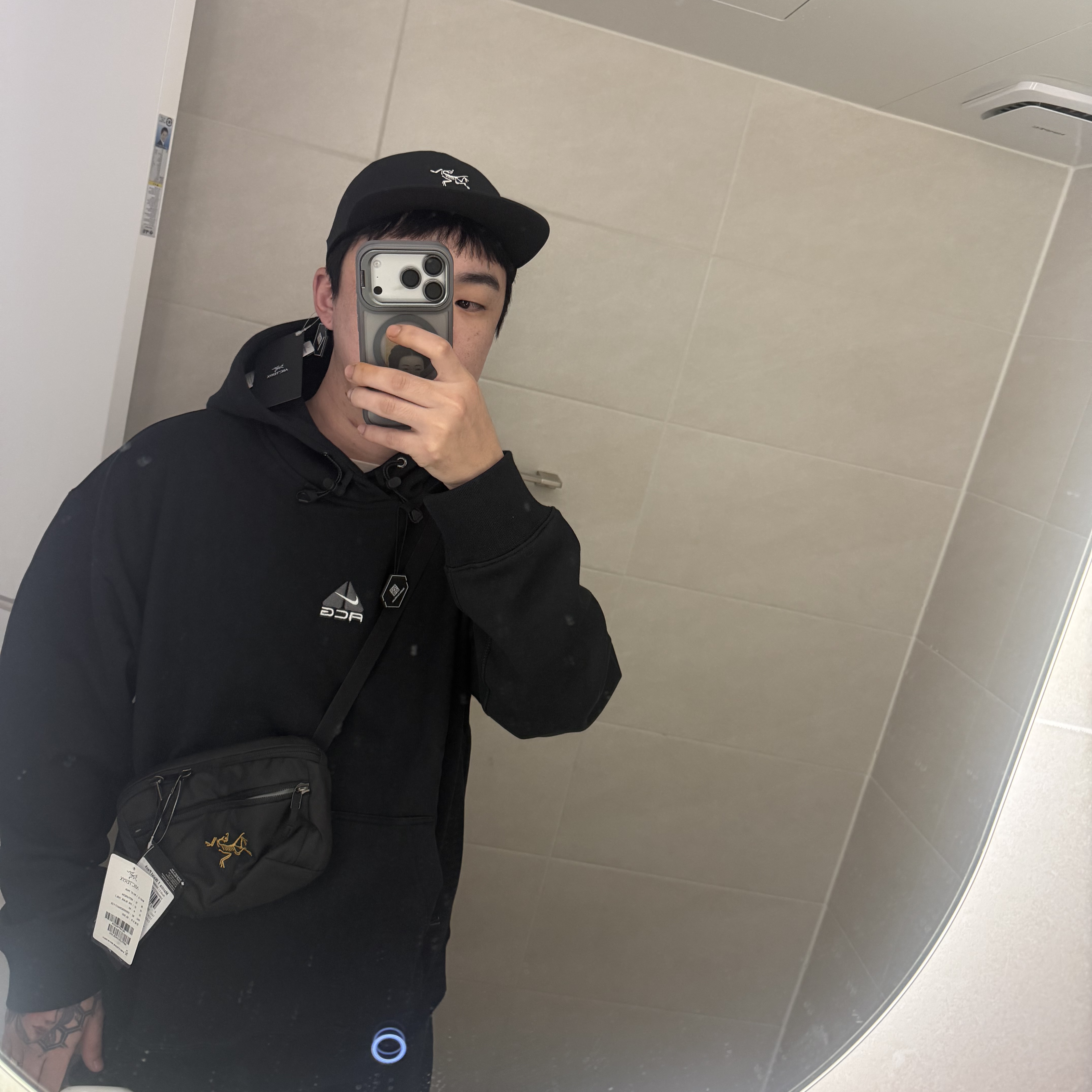 Arc'teryx Gamma 5 Panel Cap Black Arctic Silk 착용 스타일