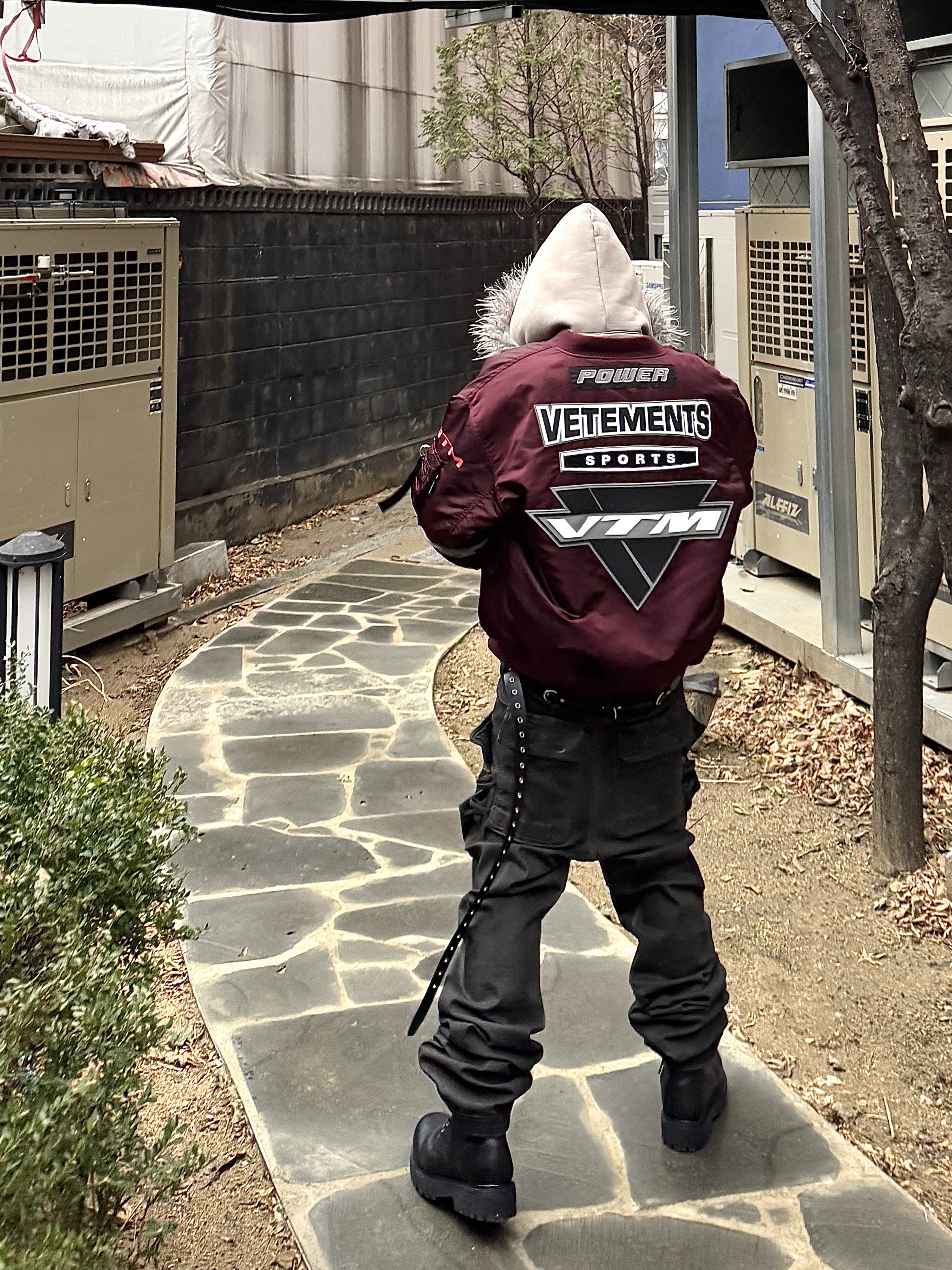 LOSTGARDEN Phantom, Vetements Racing Logo Bomber Green 착용 스타일 - 2