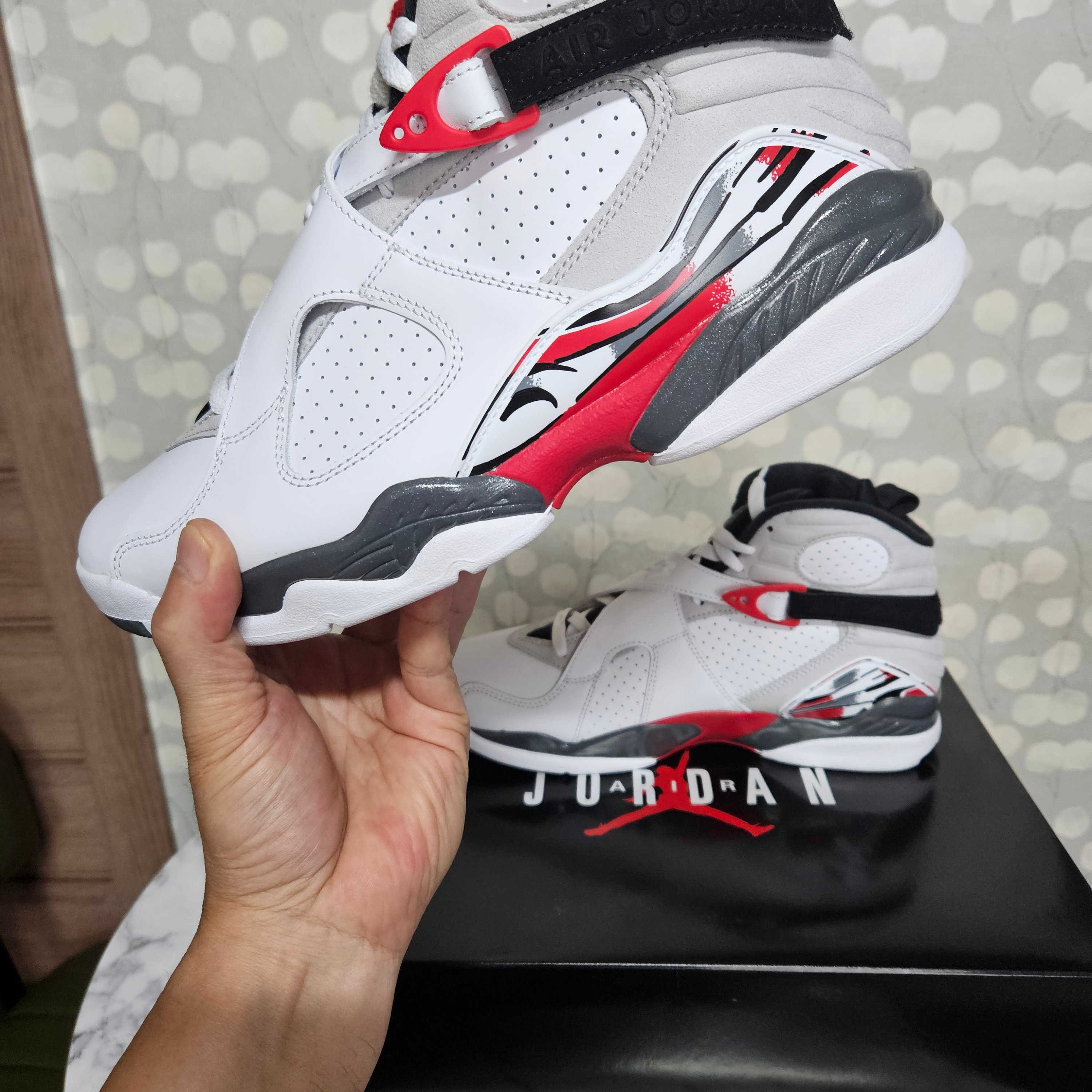 Jordan 8 Retro Bugs Bunny 2025 착용 스타일 - 1