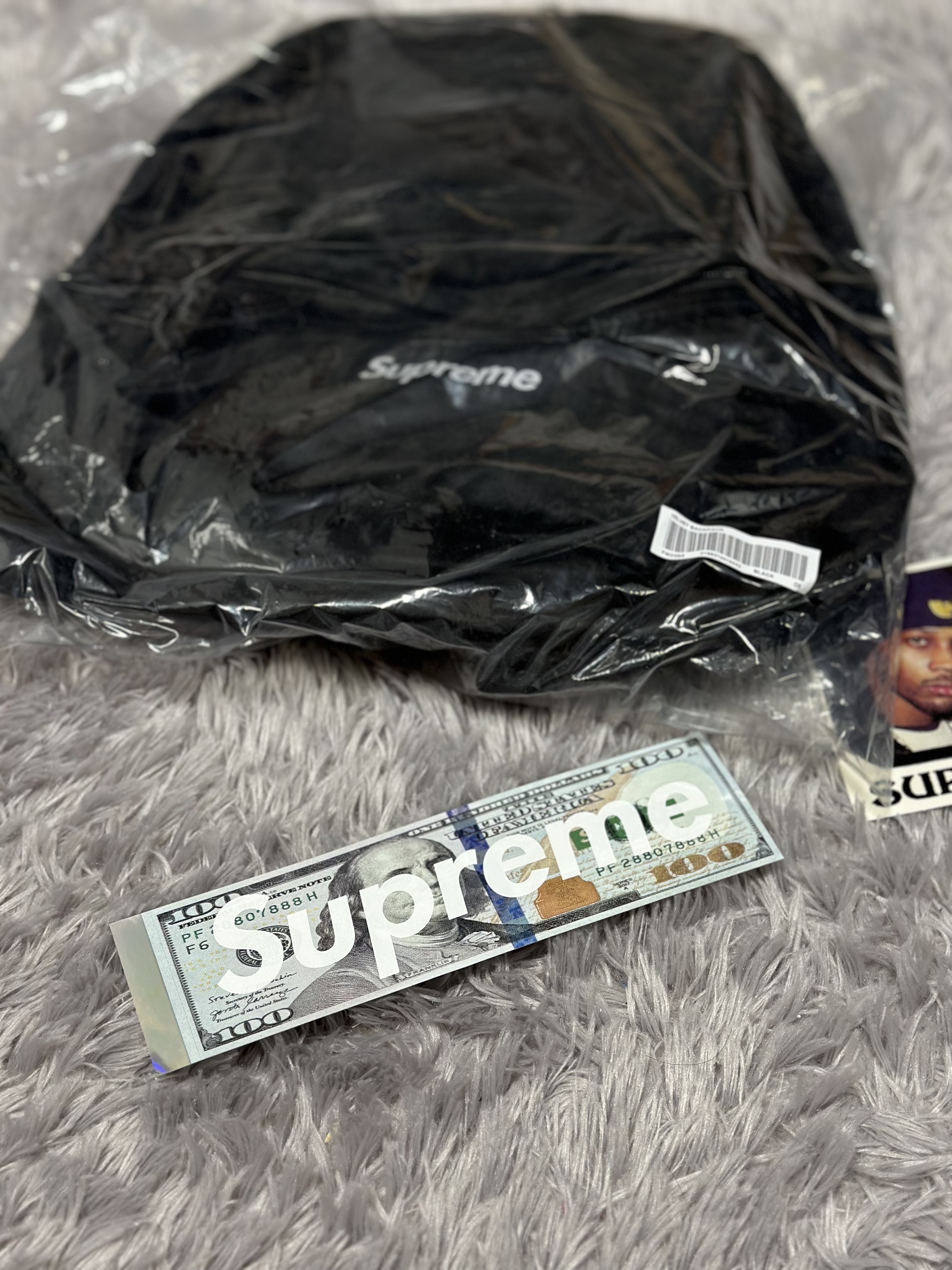 Supreme Velvet Backpack Black - 25FW 착용 스타일