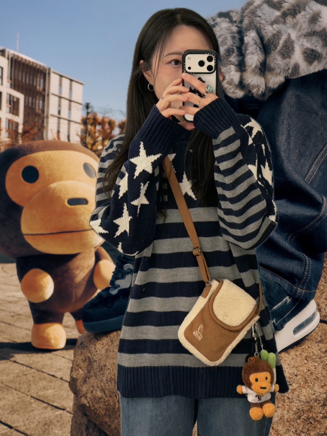 BAPE Baby Milo College T-Shirt Plush Doll Key Chain Brown 착용 스타일 - 2