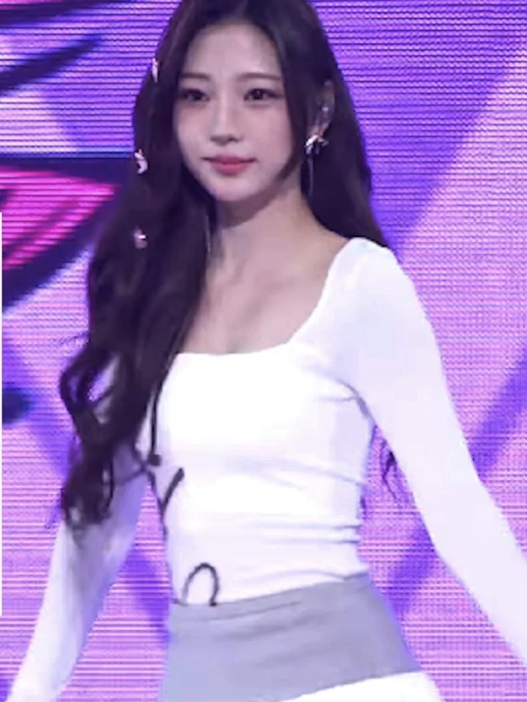 [KREAM 단독] Bonnae Body suit Black, [KREAM 단독] Bonnae Body suit White 착용 스타일