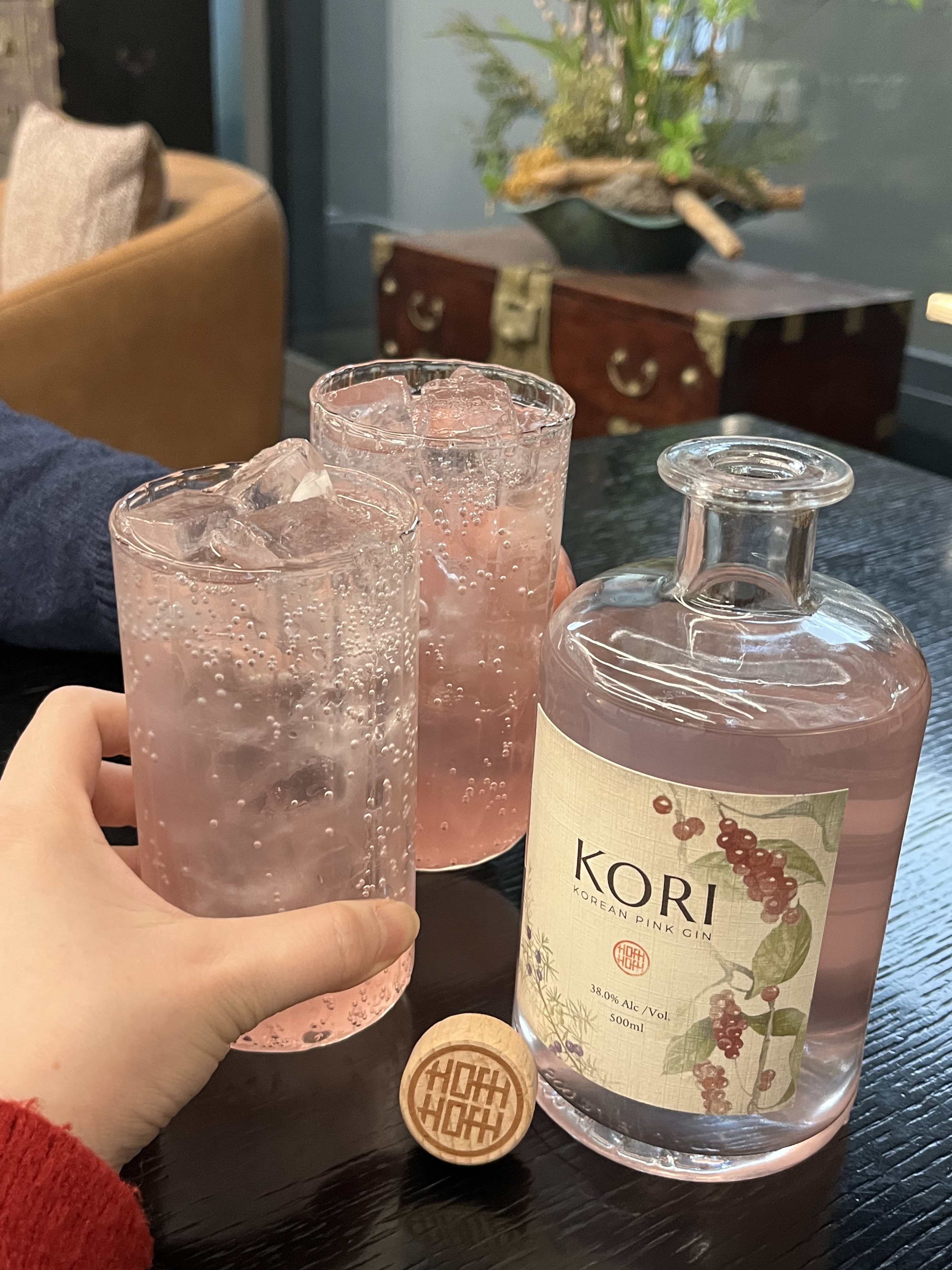 [KREAM 단독] House of Heritage KORI Korean Pink Gin 38% Gift Package 착용 스타일
