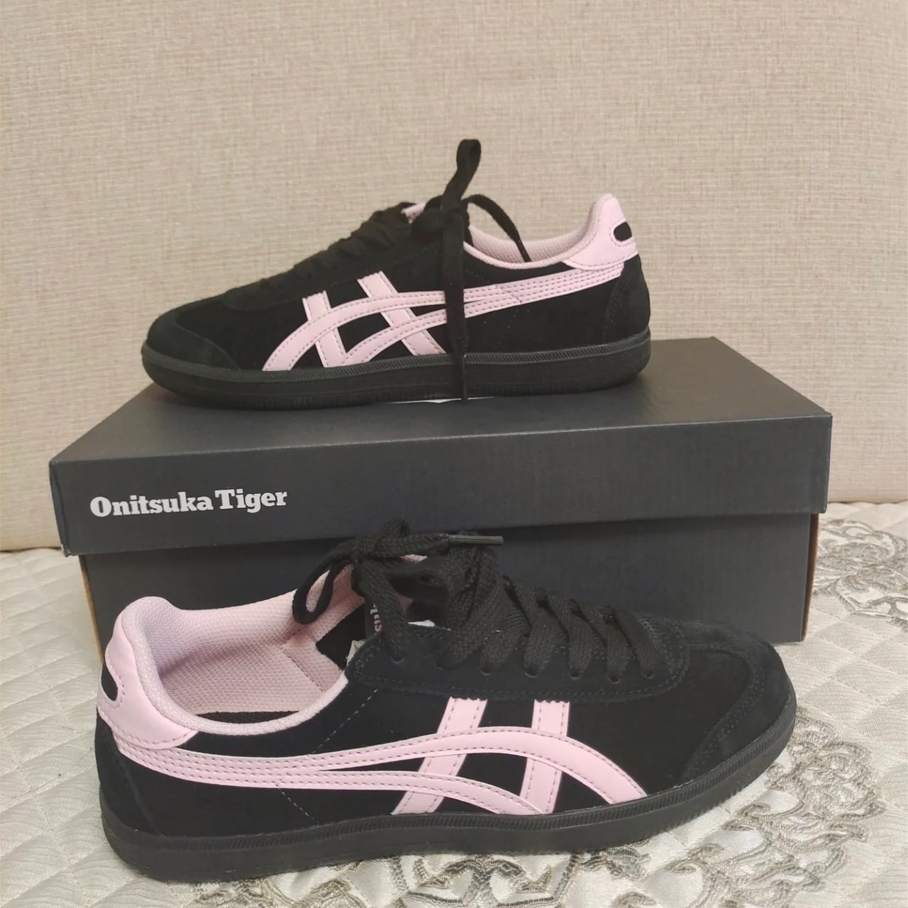 (W) Onitsuka Tiger Tokuten Black Pink 착용 스타일 - 1