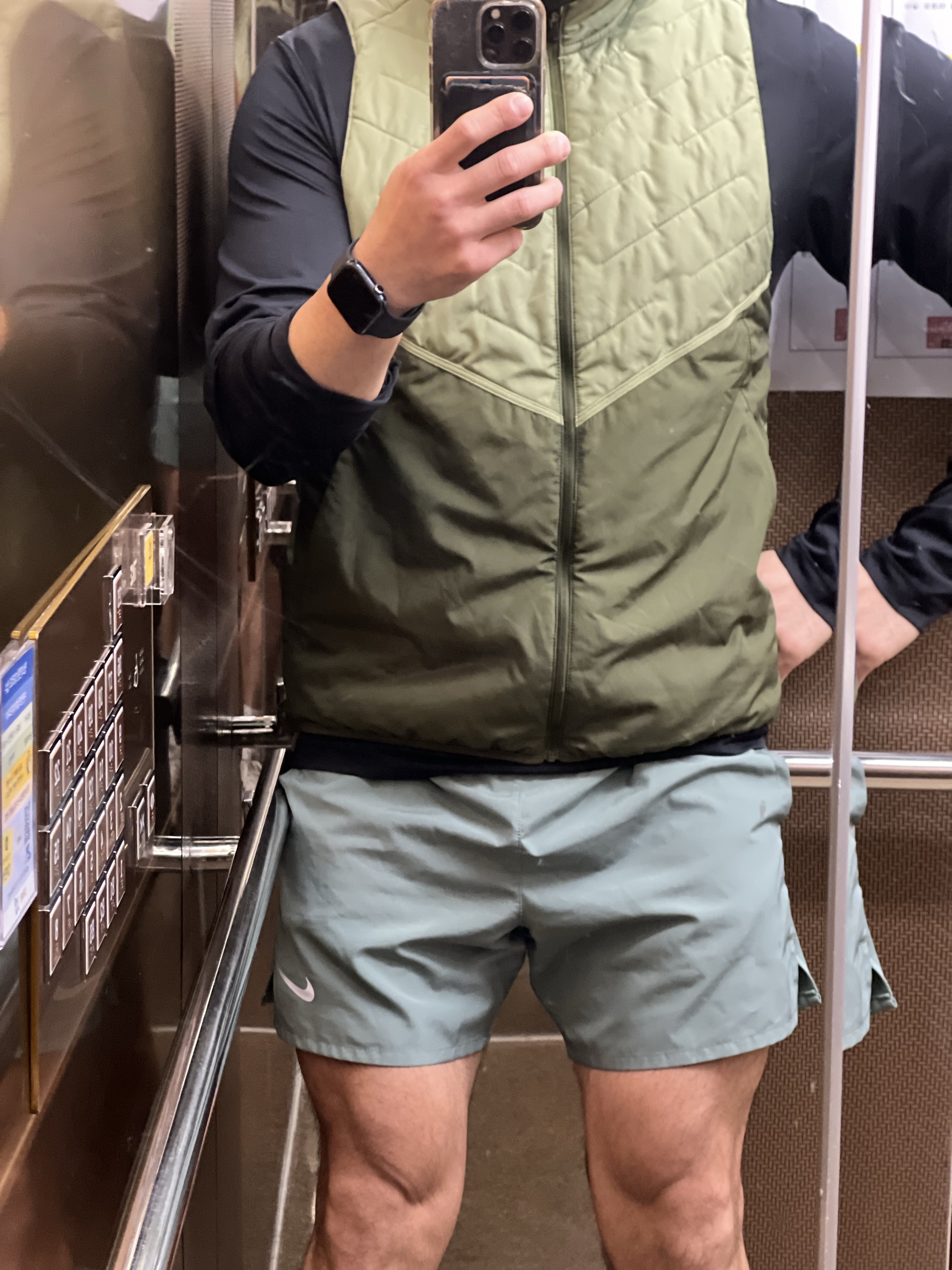 Nike Therma-Fit Repel Synthetic-Fill Running Gilet Rough Green - Asia, Nike Dri-Fit Legend Long Sleeve Fitness Top Black - Asia 착용 스타일